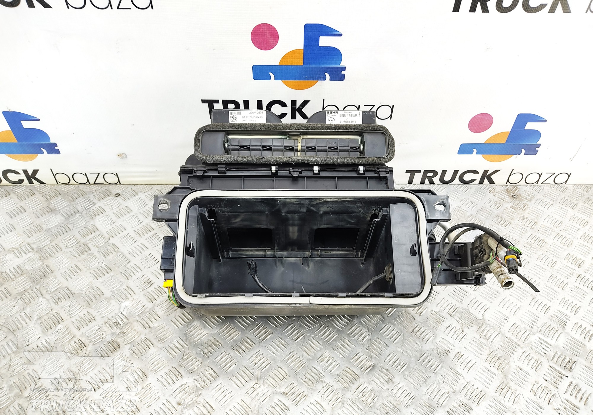 81619006444 Корпус печки