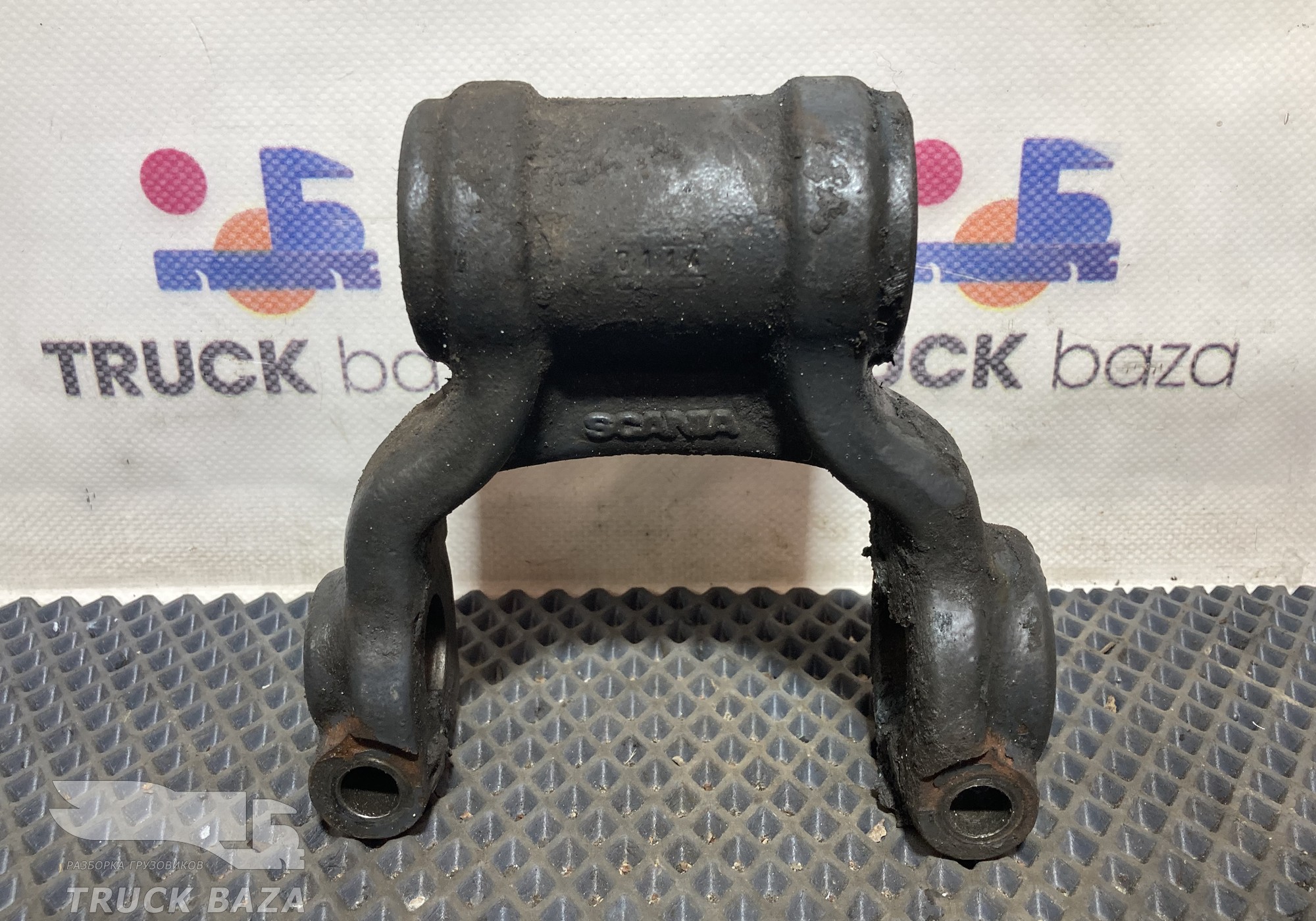 1377739 Серьга передней рессоры