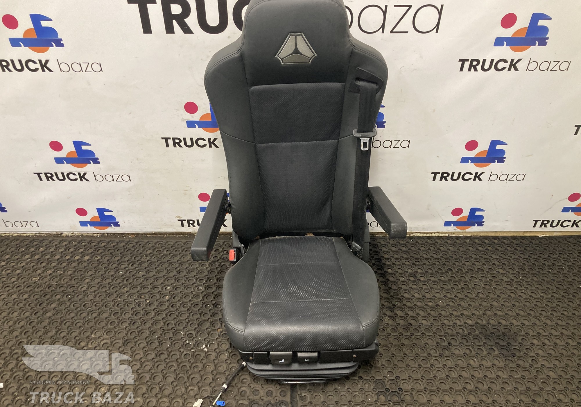 AZ16D251000064 Сиденье водительское левое пневматическое для Sinotruk Sitrak C7H