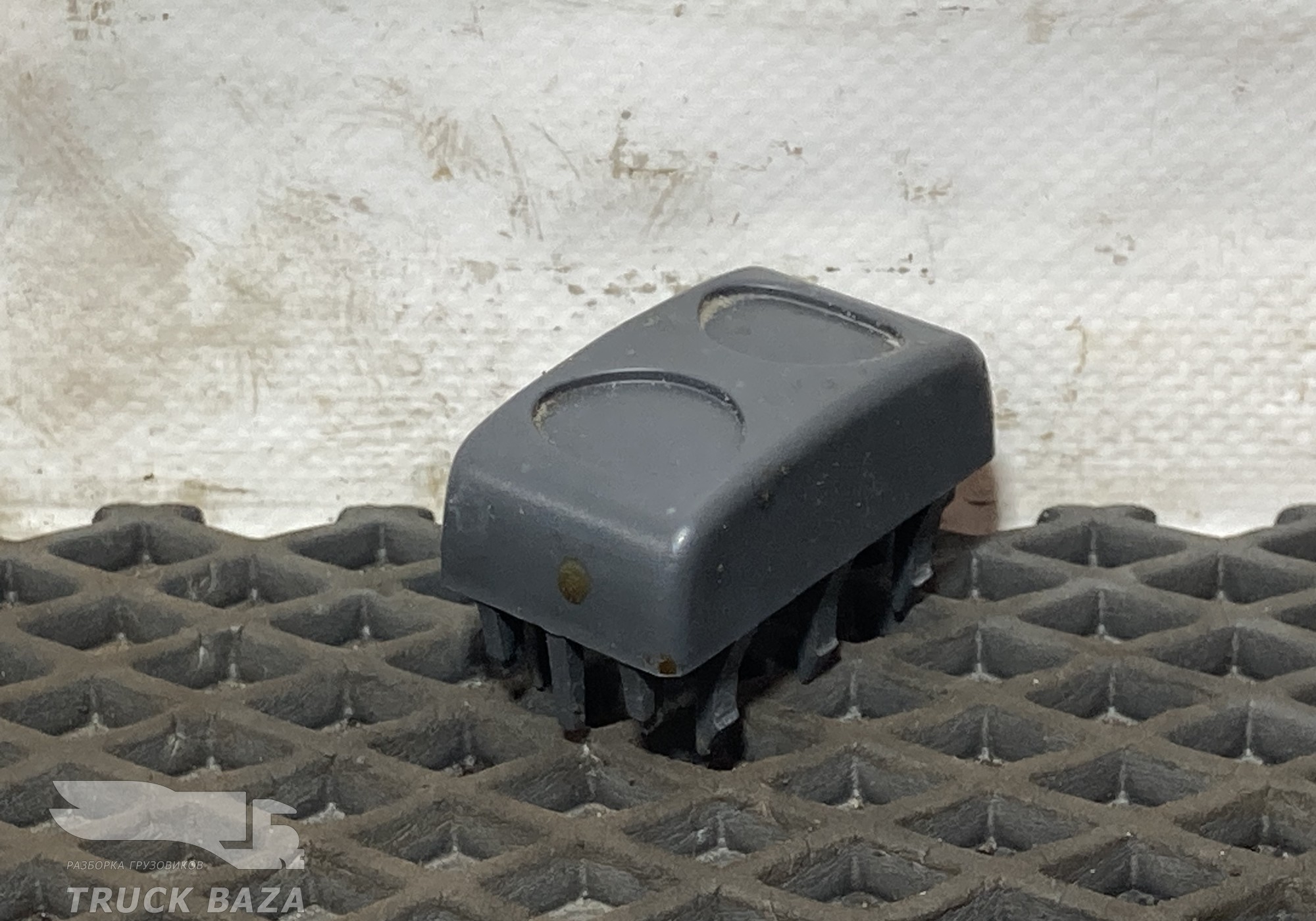 504049357 Заглушка кнопки для Iveco Stralis II Hi-Way (с 2012)