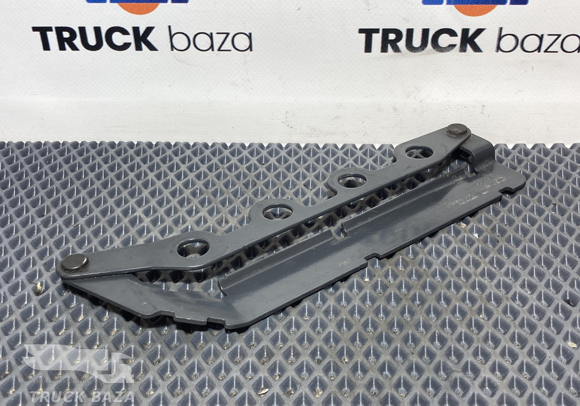 2391701 Кронштейн траверсы рамы