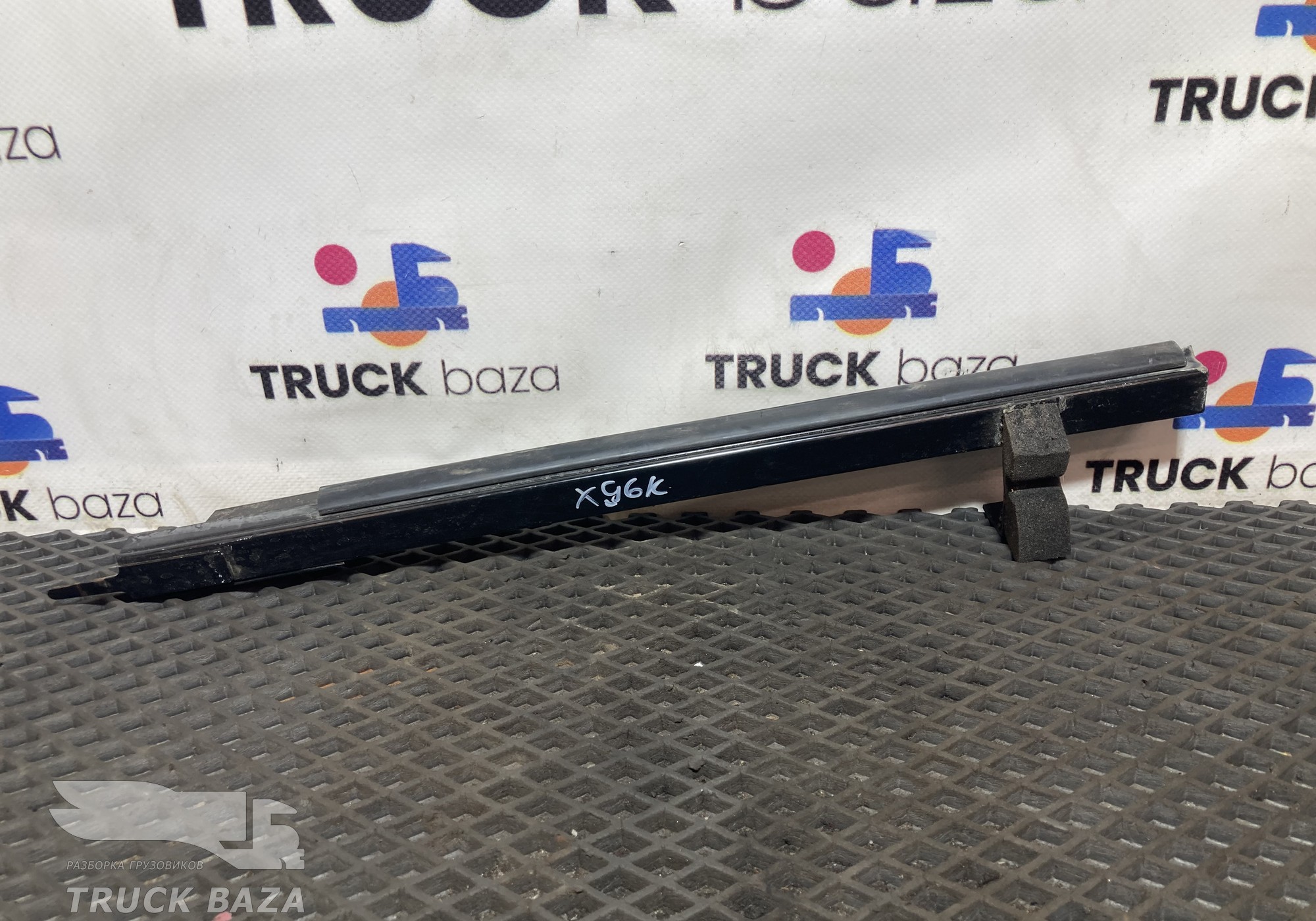 1389192 Направляющая стекла двери правой для Daf