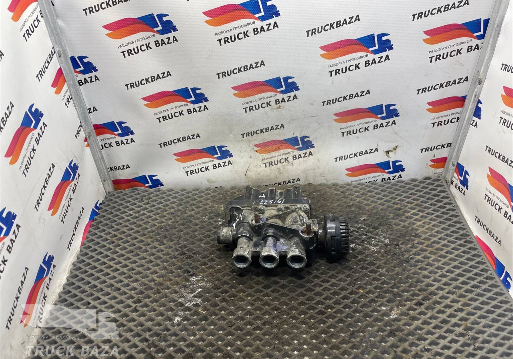 81259026238 Кран уровня пола главный