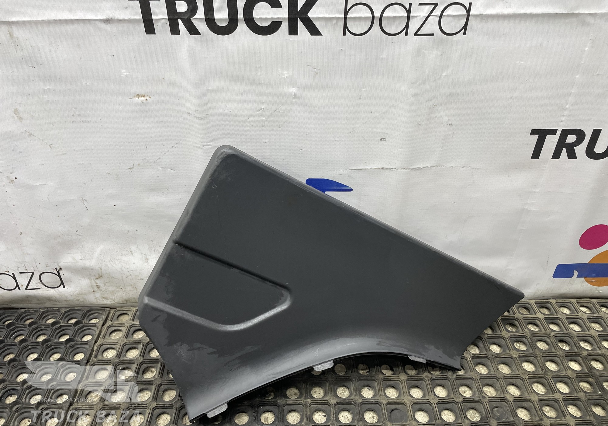 1431934 Накладка на крыло правая