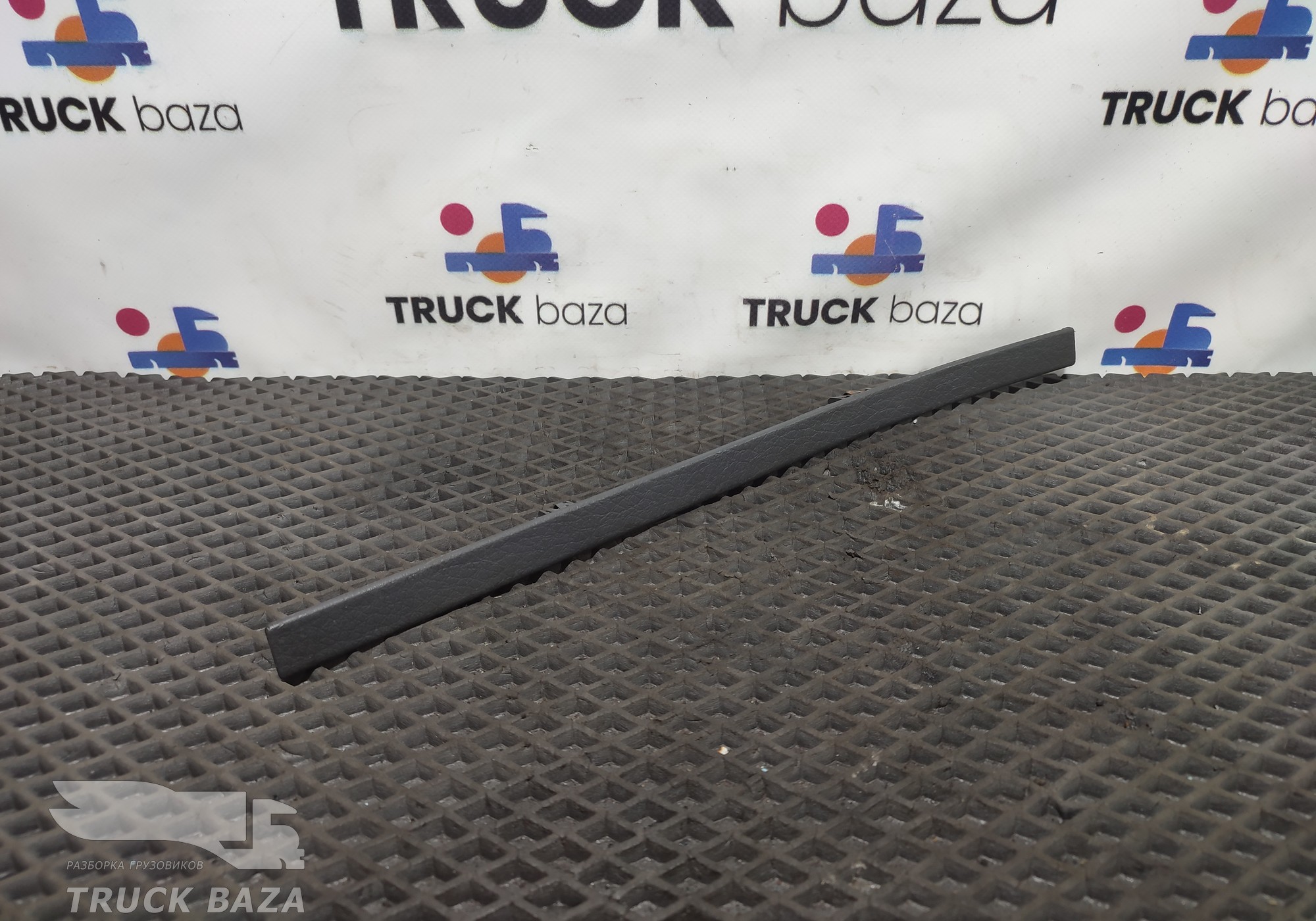 3175618 Накладка передней панели для Volvo FM II (с 2002)