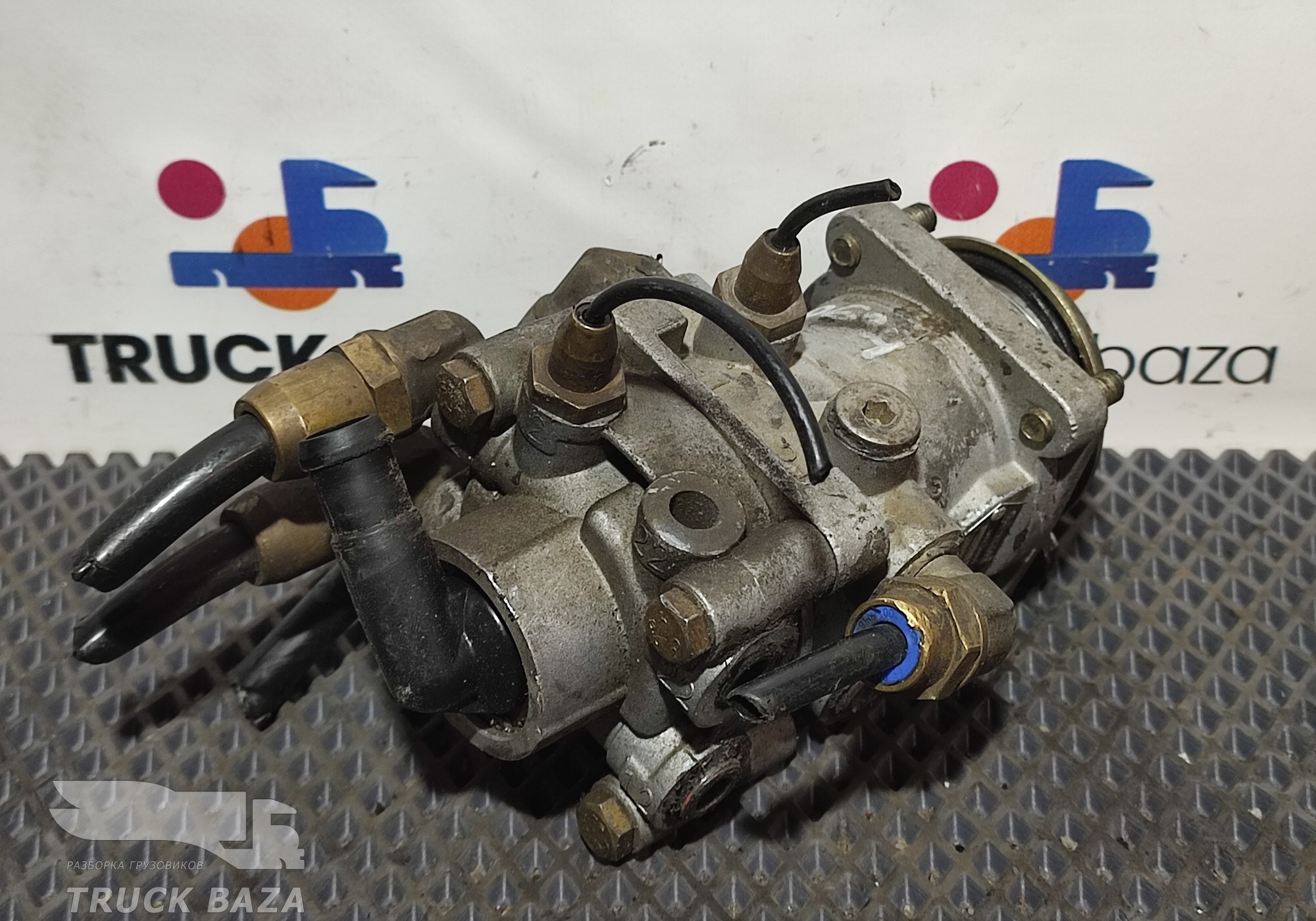 8519425SX Кран тормозной главный