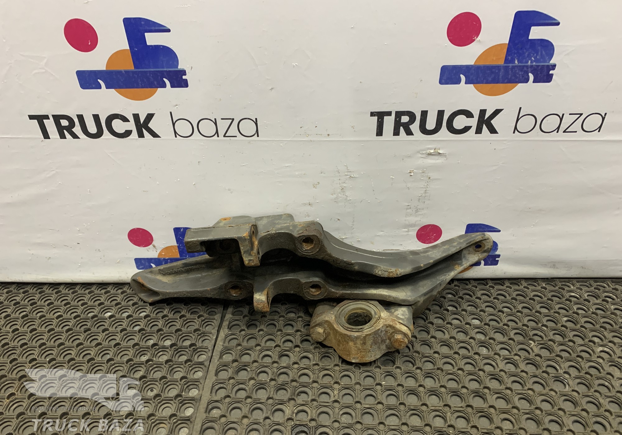 20704075 Кронштейн пневморессоры задний левый для Volvo FM