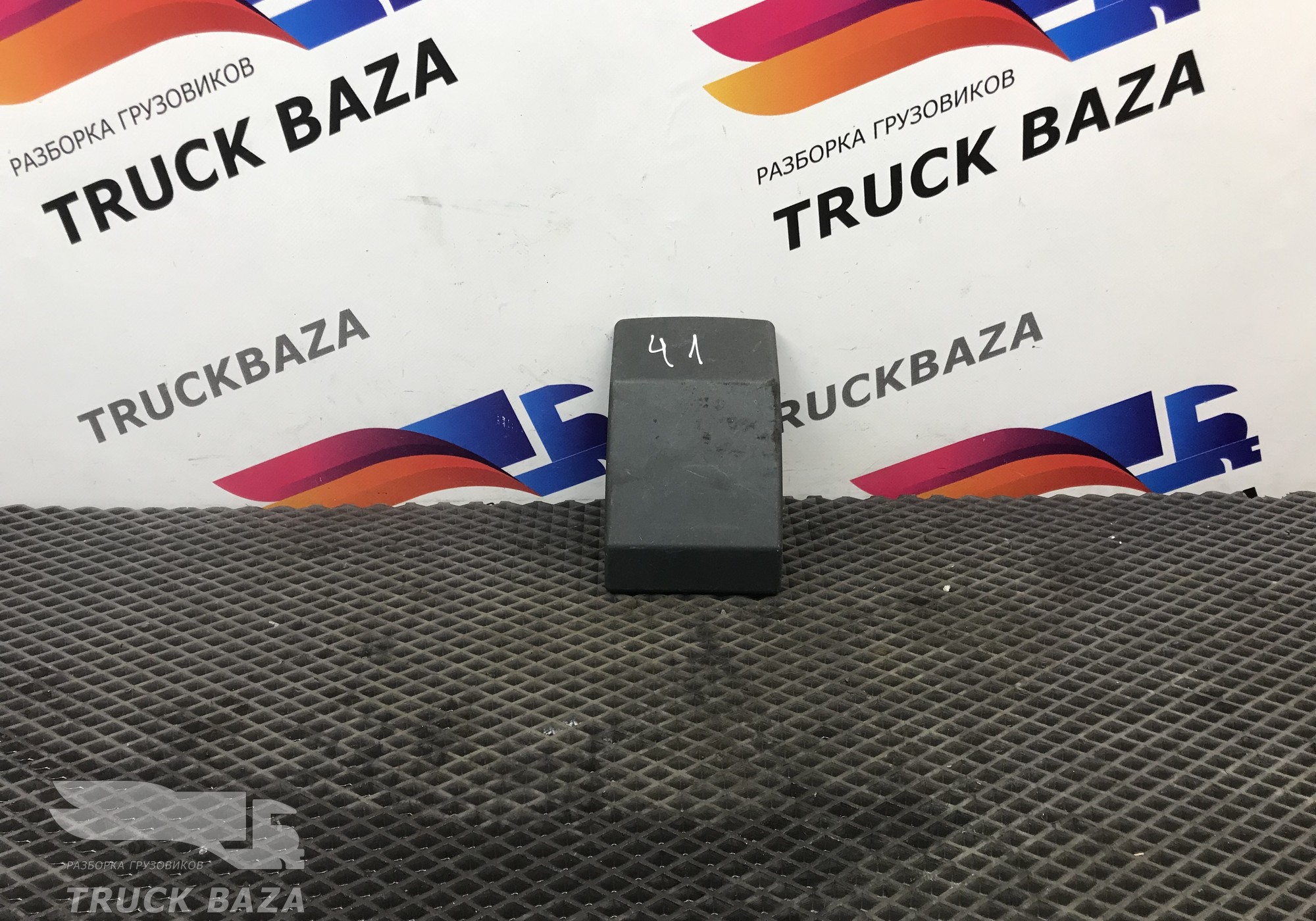 81669120218 Крышка бардачка для Man TGA