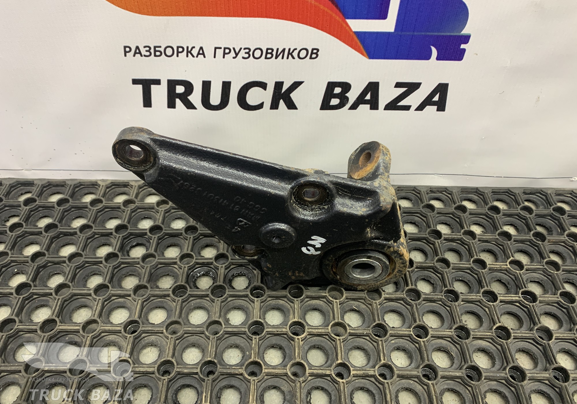 81413013267 Кронштейн передней рессоры для Man TGA
