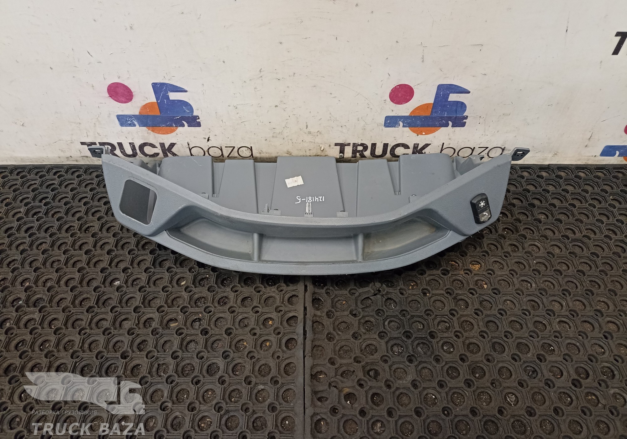 9406800680 Накладка на торпедо средняя часть для Mercedes-Benz Axor II (с 2004 по 2010)
