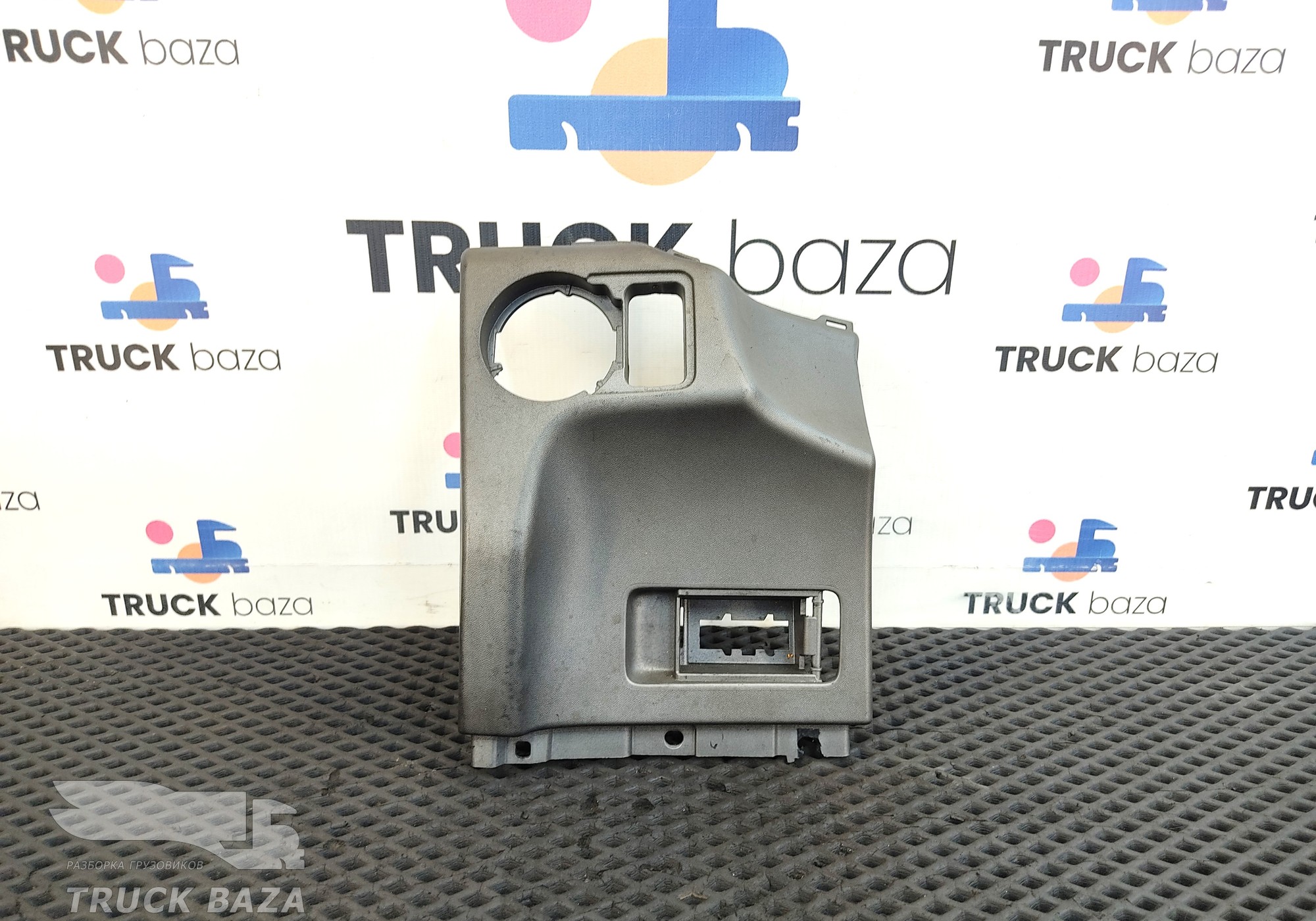 81617010352 Накладка торпедо