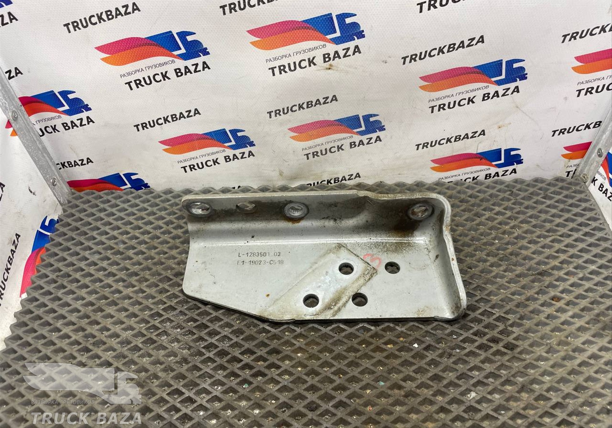 1283501 Кронштейн для Полуприцепы Schmitz