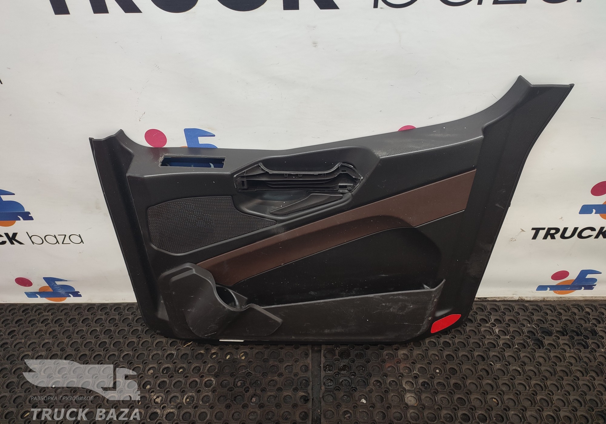 549016102020 Обшивка двери правой для КАМАЗ 54901