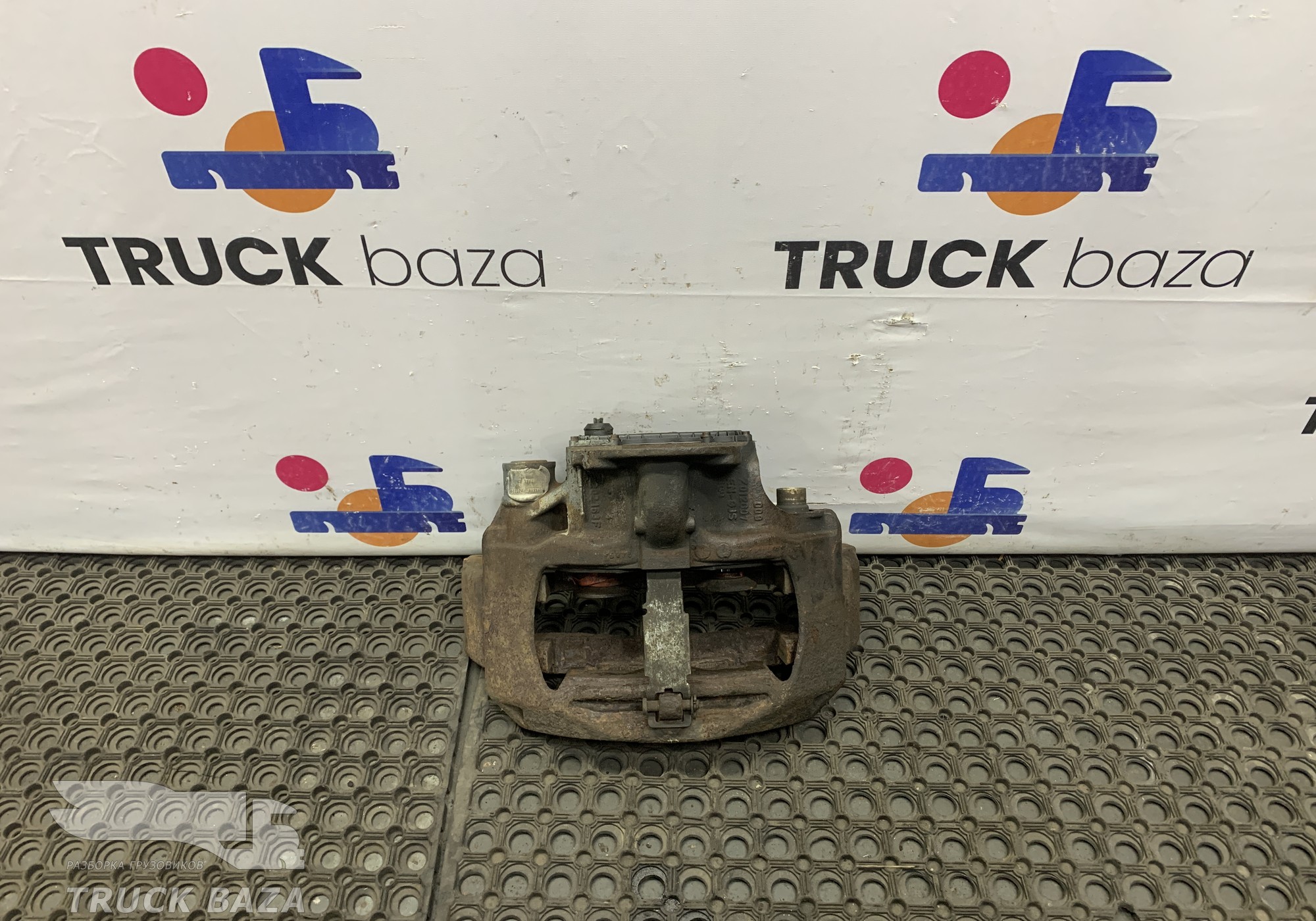 1744250 Суппорт правый