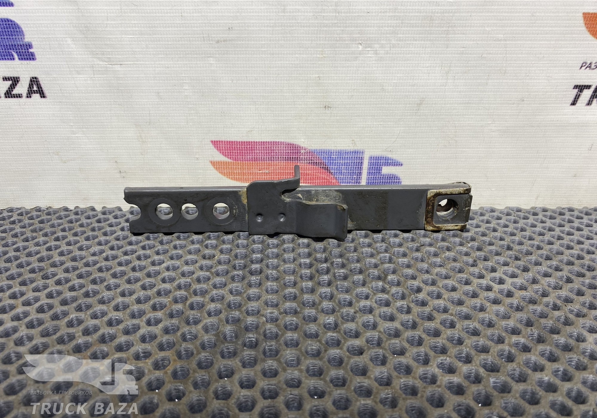 7421752311 Кронштейн шумоизоляции для Volvo