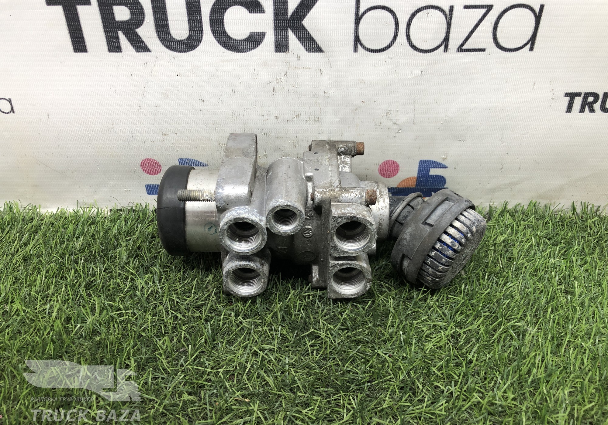 320060011 Кран тормозной главный