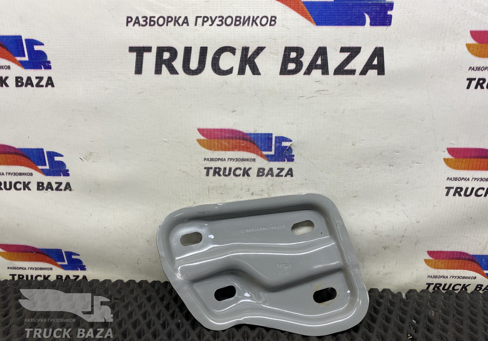A9606890742 Кронштейн торпедо правый для КАМАЗ