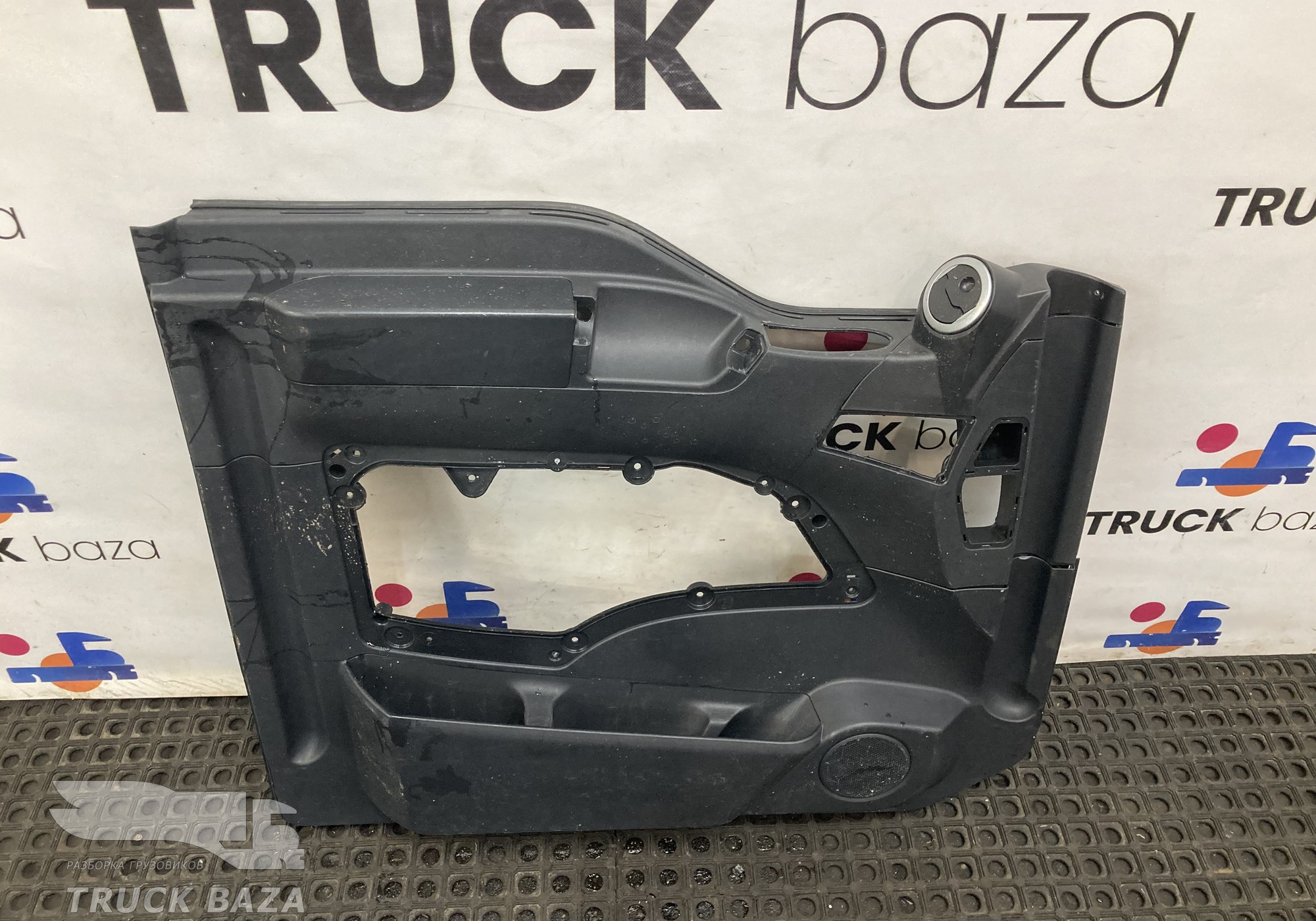 812W626306084 Обшивка двери левой для Sinotruk Sitrak C7H