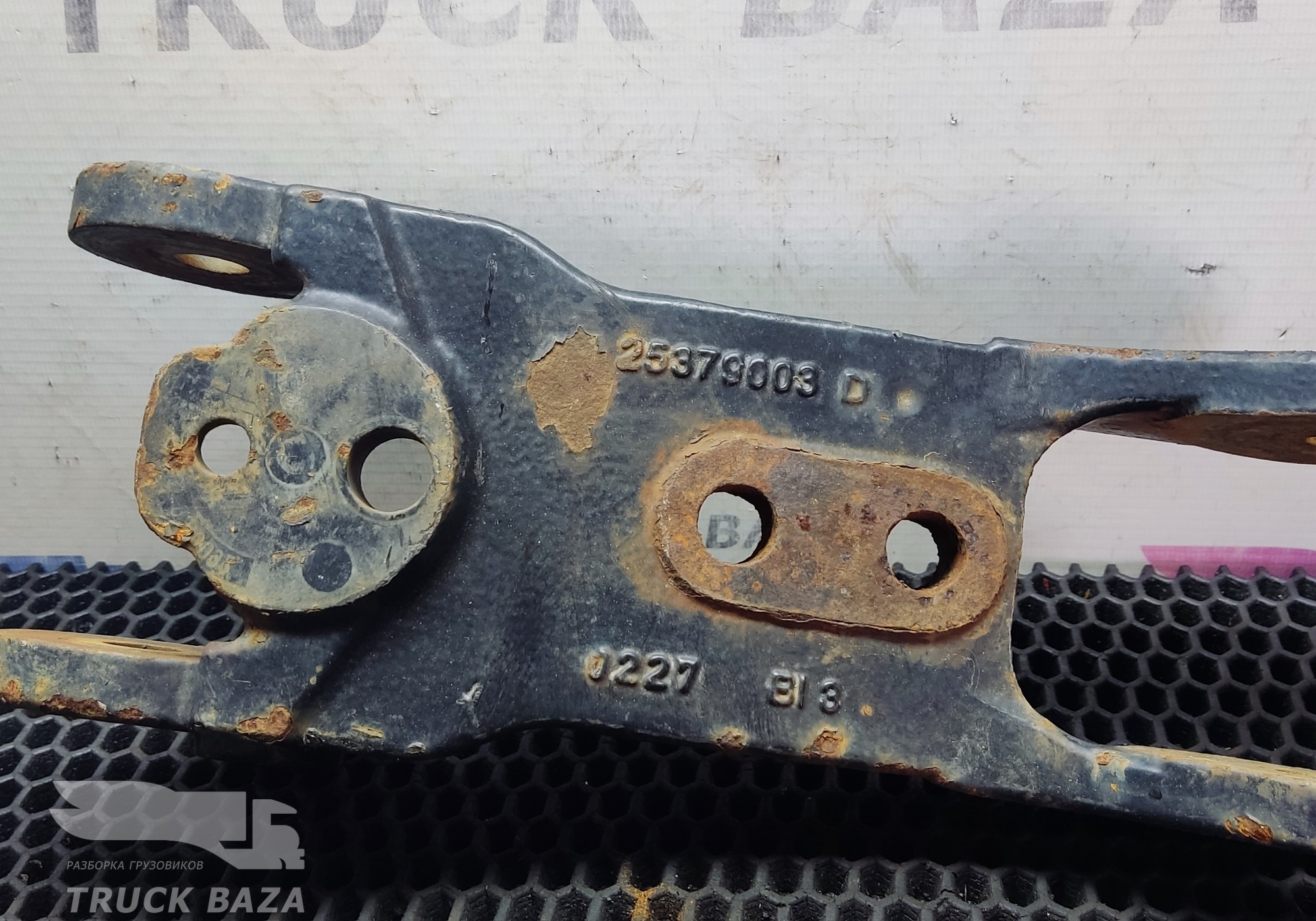 25379003 Кронштейн торсиона кабины