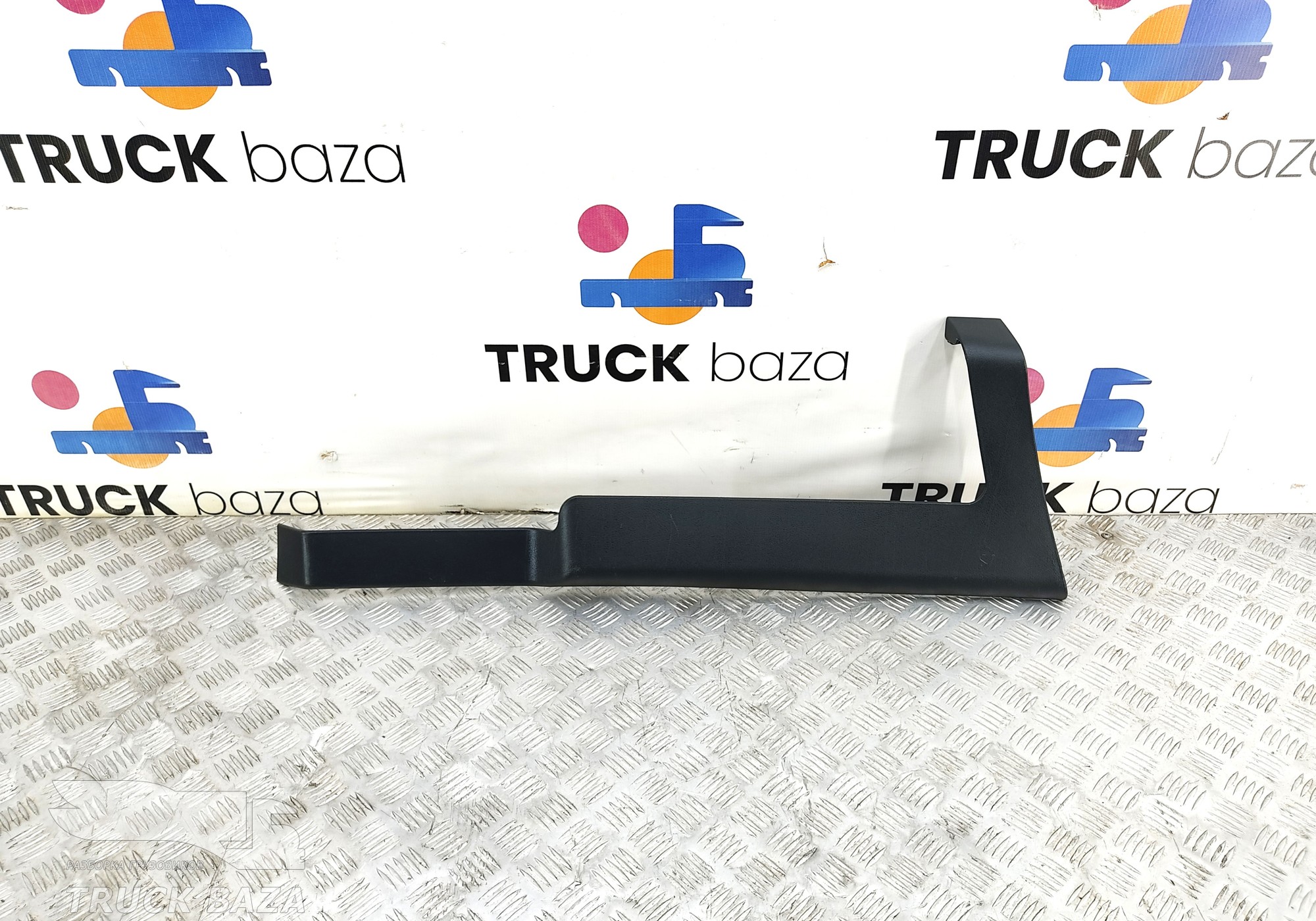 81629300135 Накладка салона левая для Man TGX II (с 2012)