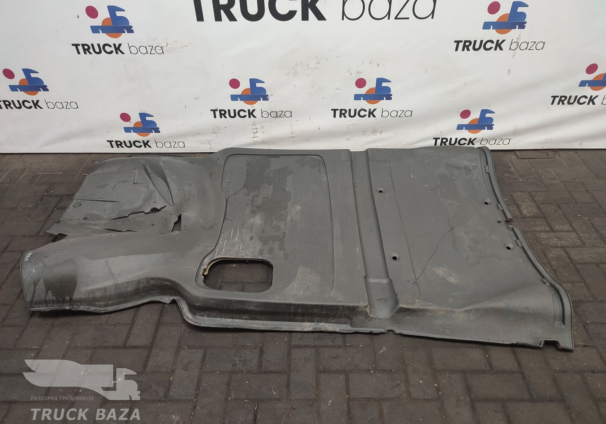 82216403 Обшивка пола центральная для Volvo FH 4 (с 2012)