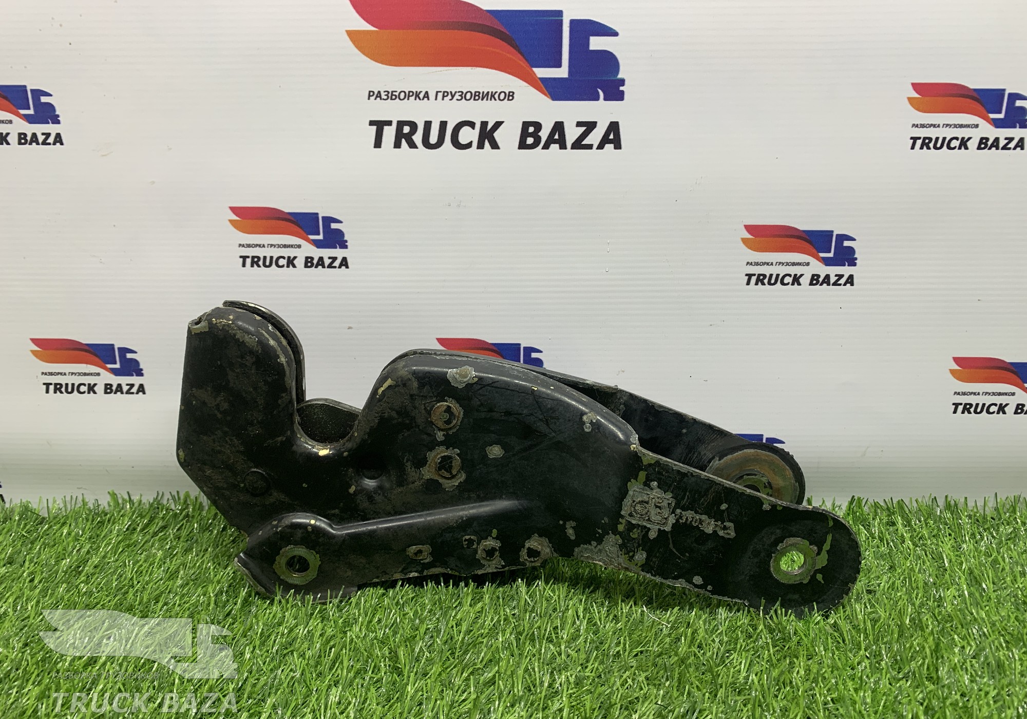 81618516030 Замок кабины