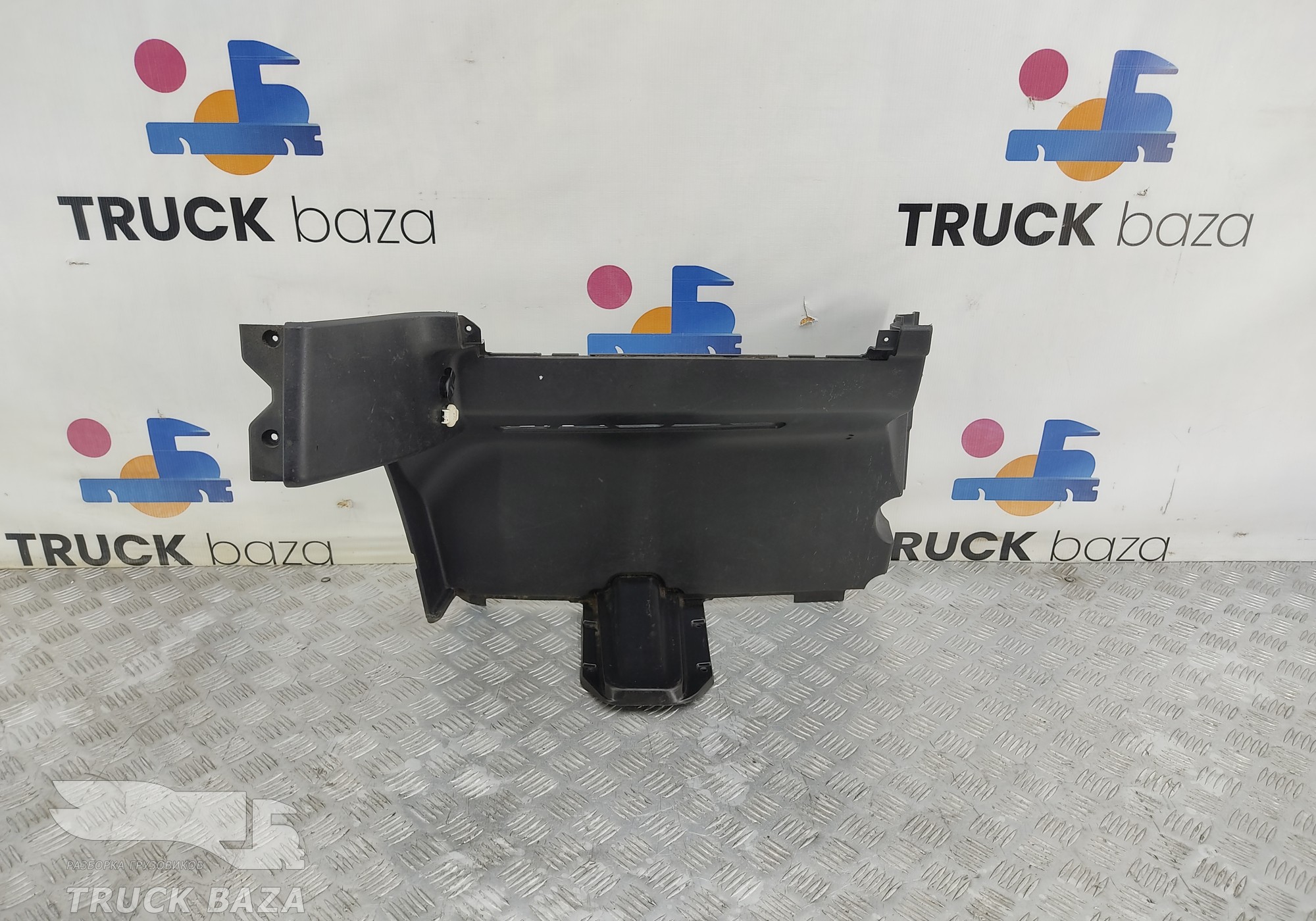 81614700040 Накладка декоративная для Man