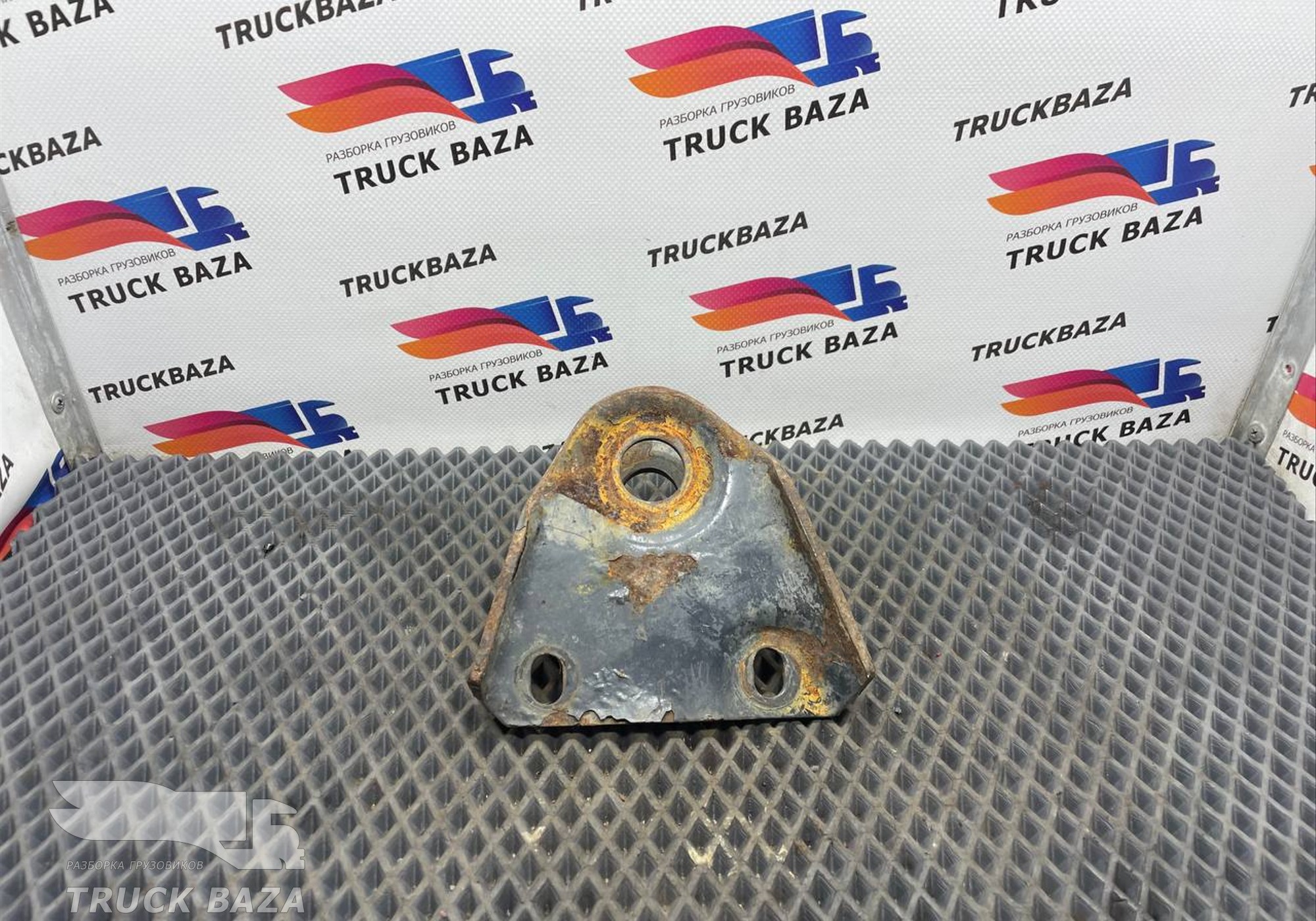 8137172 Кронштейн стойки переднего стабилизатора для Iveco Stralis I (с 2002)