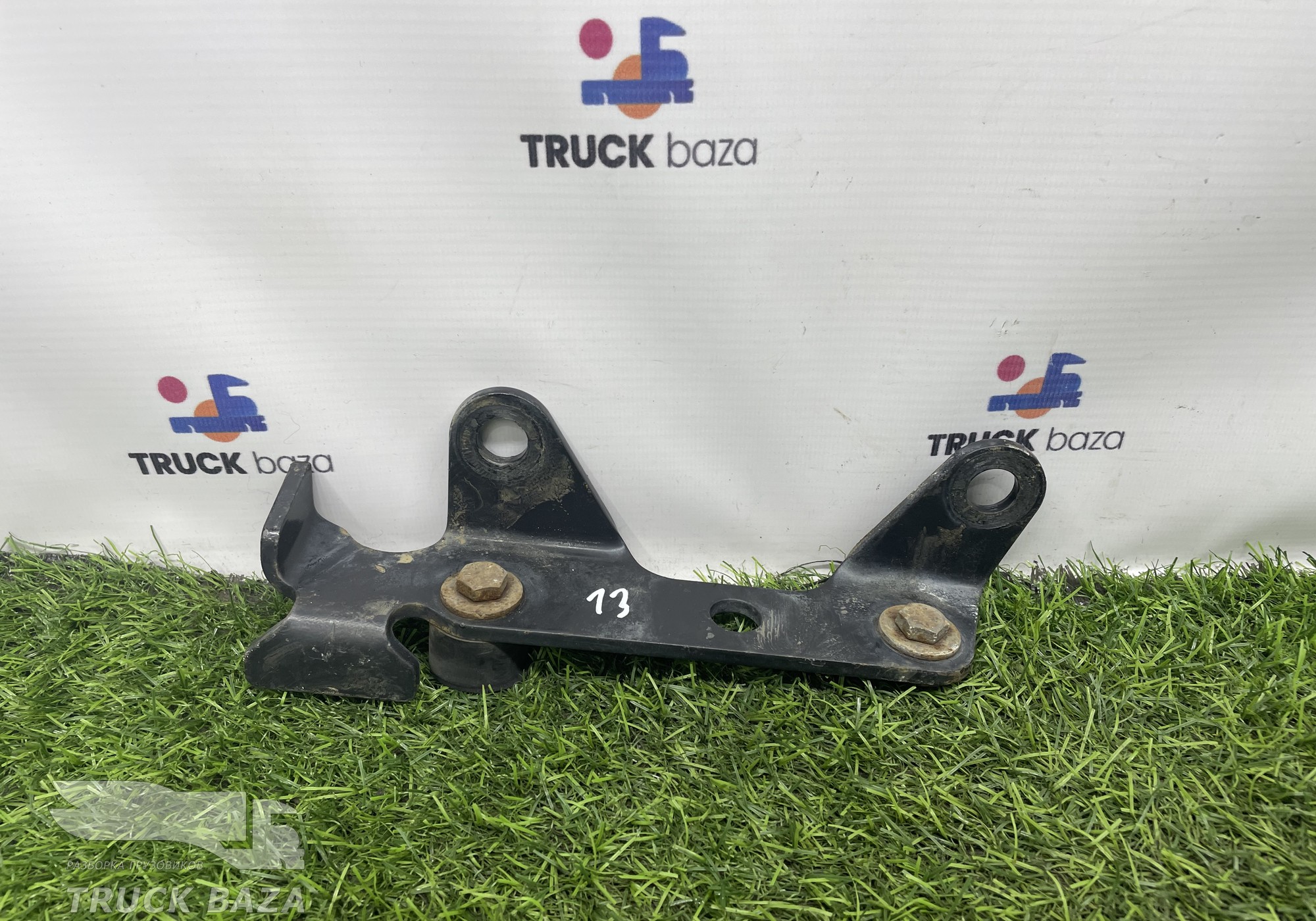 81429020301 Кронштейн трапа за кабиной