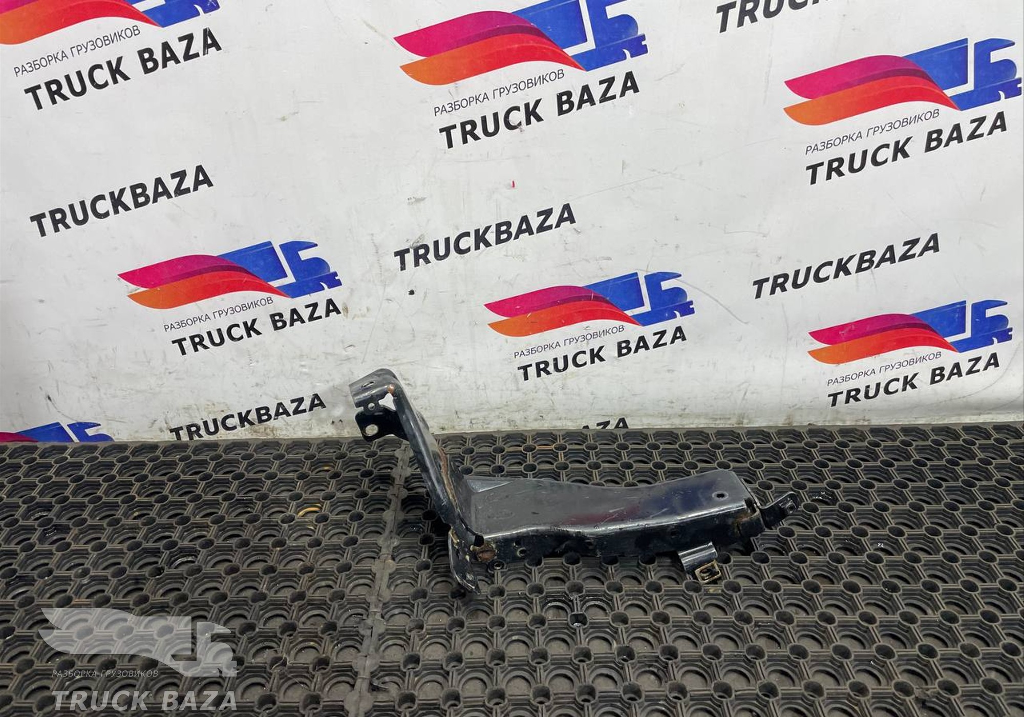 84203734 Кронштейн фары левой для Volvo FH 5