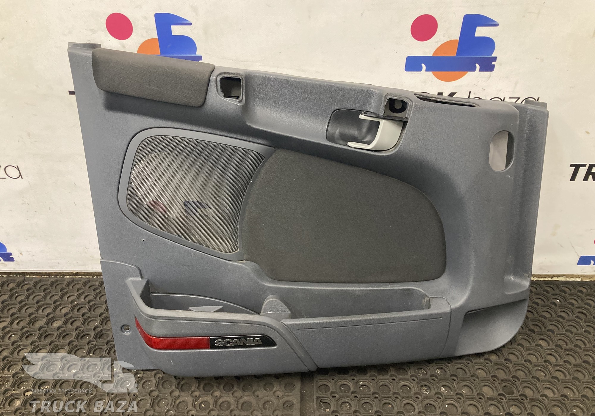 1486792 Обшивка двери левой