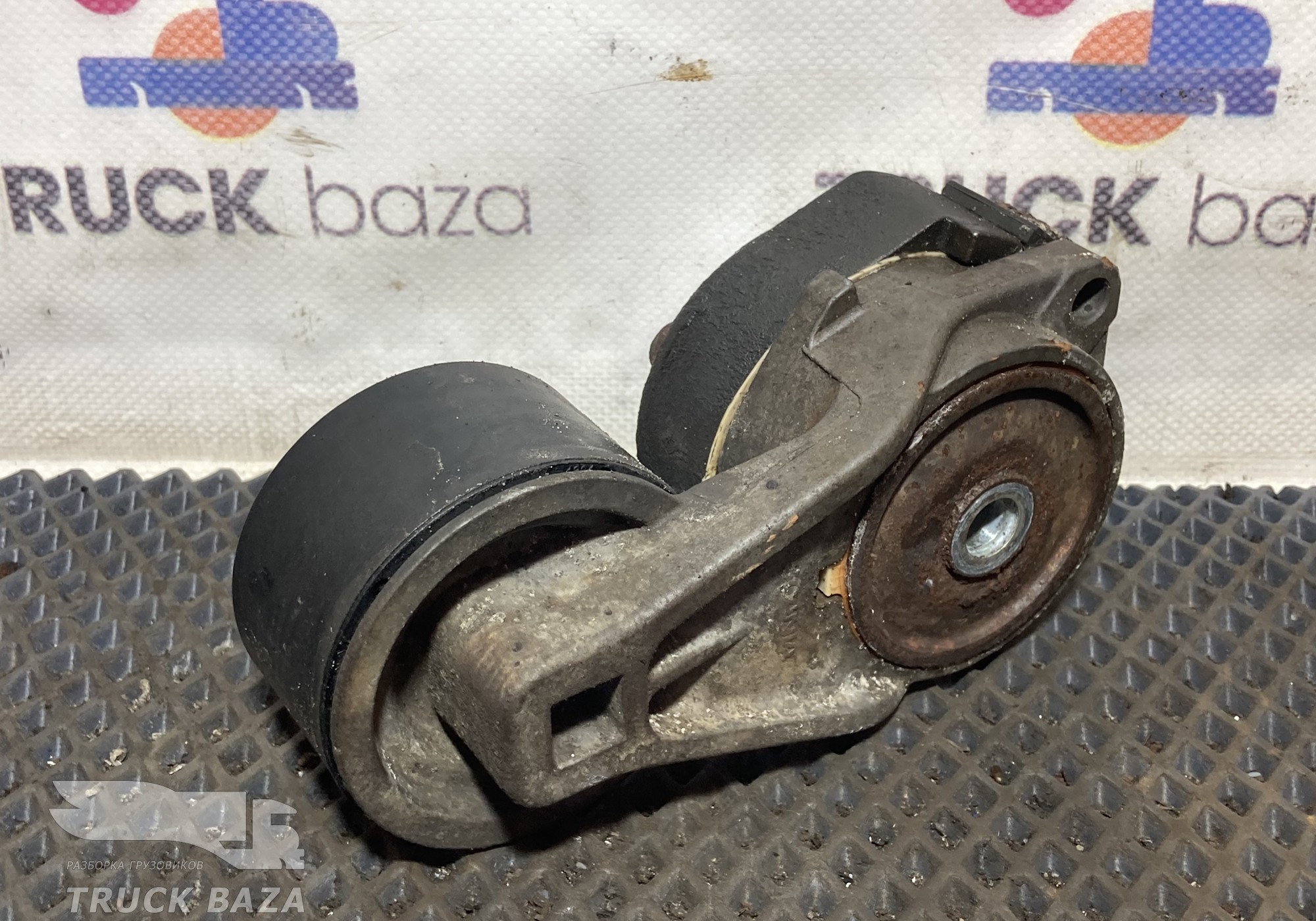 1734904 Ролик-натяжитель