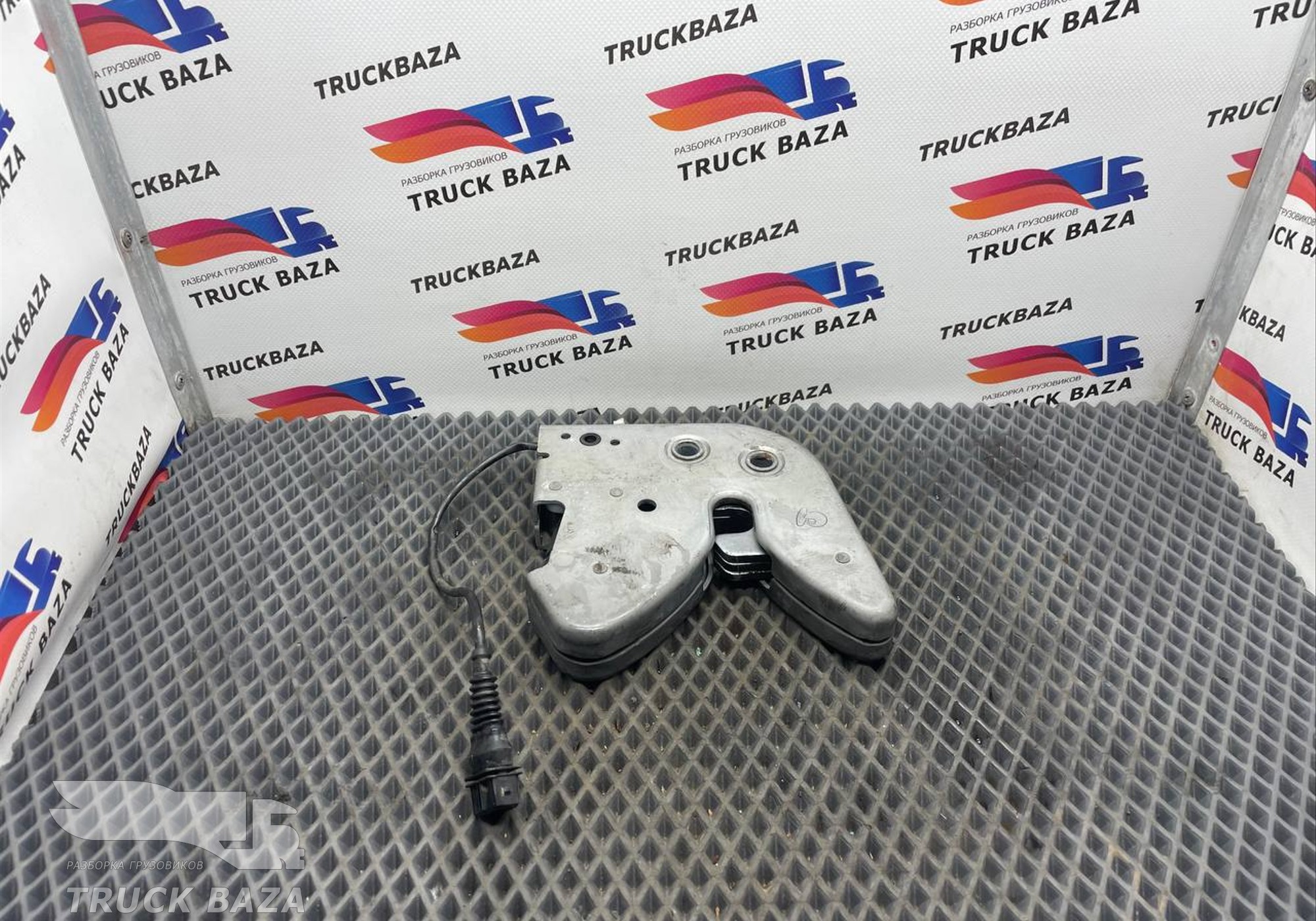 000060053044 Замок кабины для КАМАЗ 54901