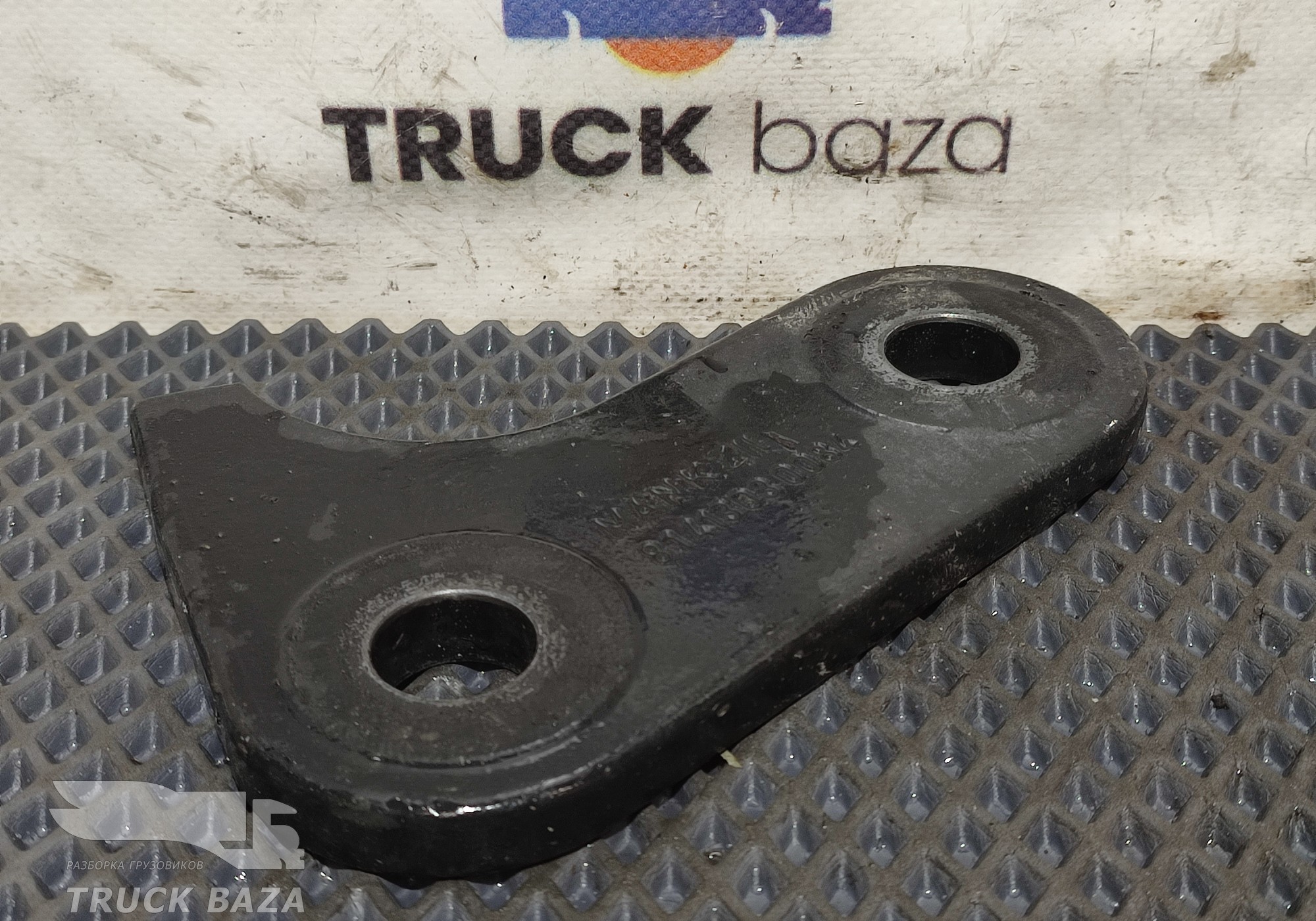 81413030084 Серьга передней рессоры