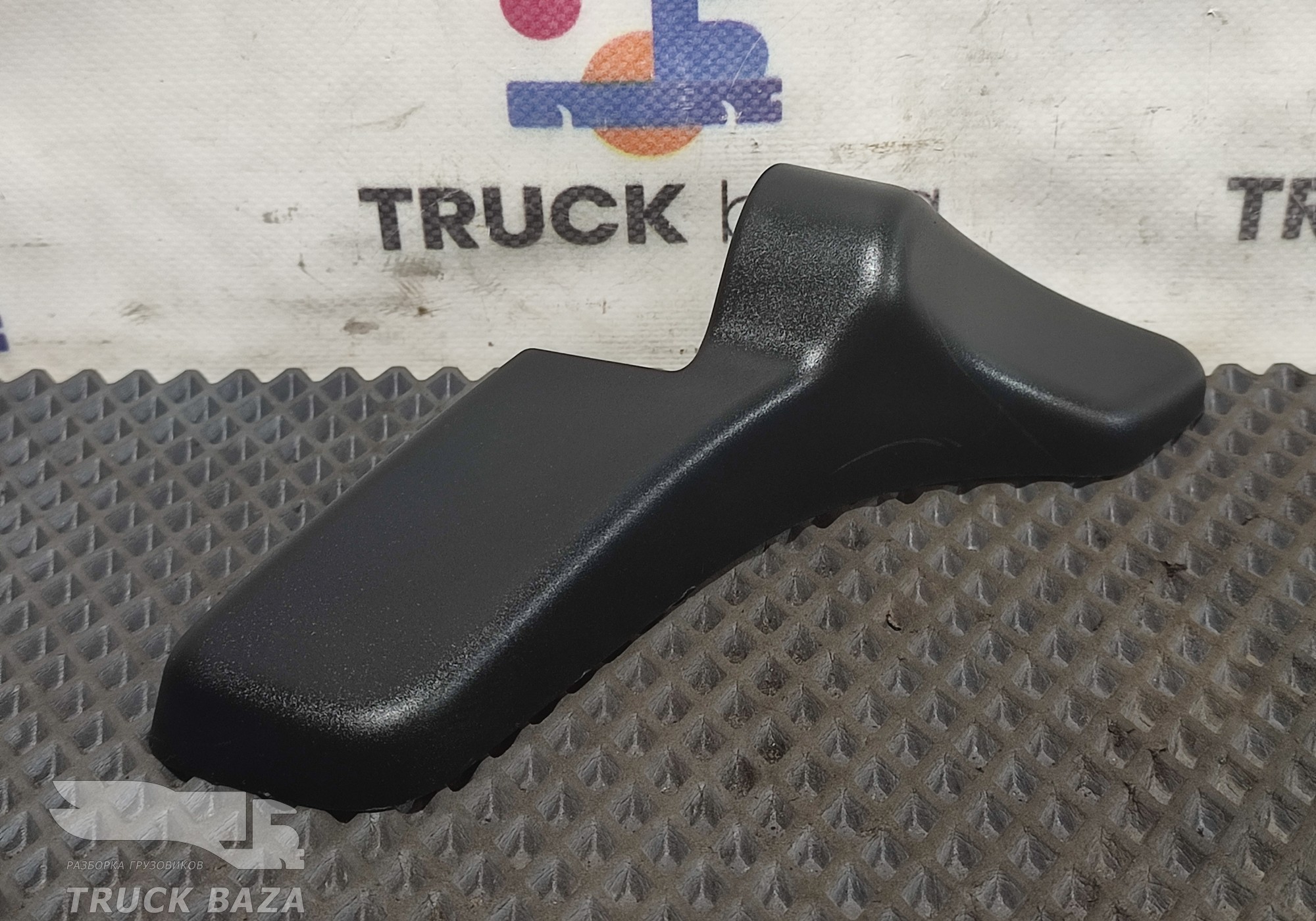 0008113007 Накладка зеркала правого