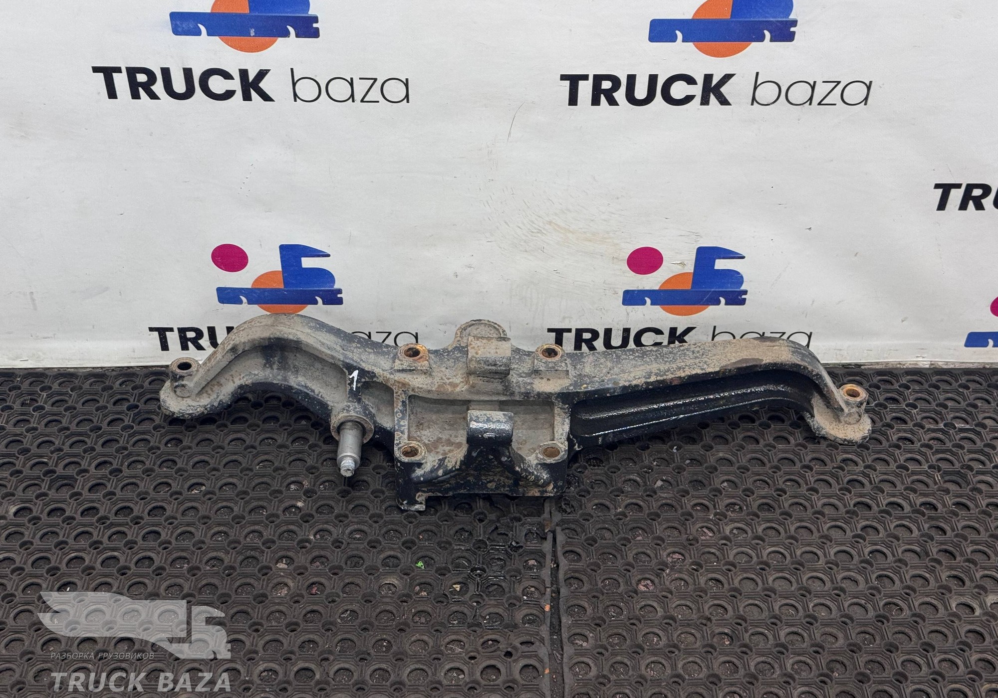 81436300202 Кронштейн пневморессоры правый