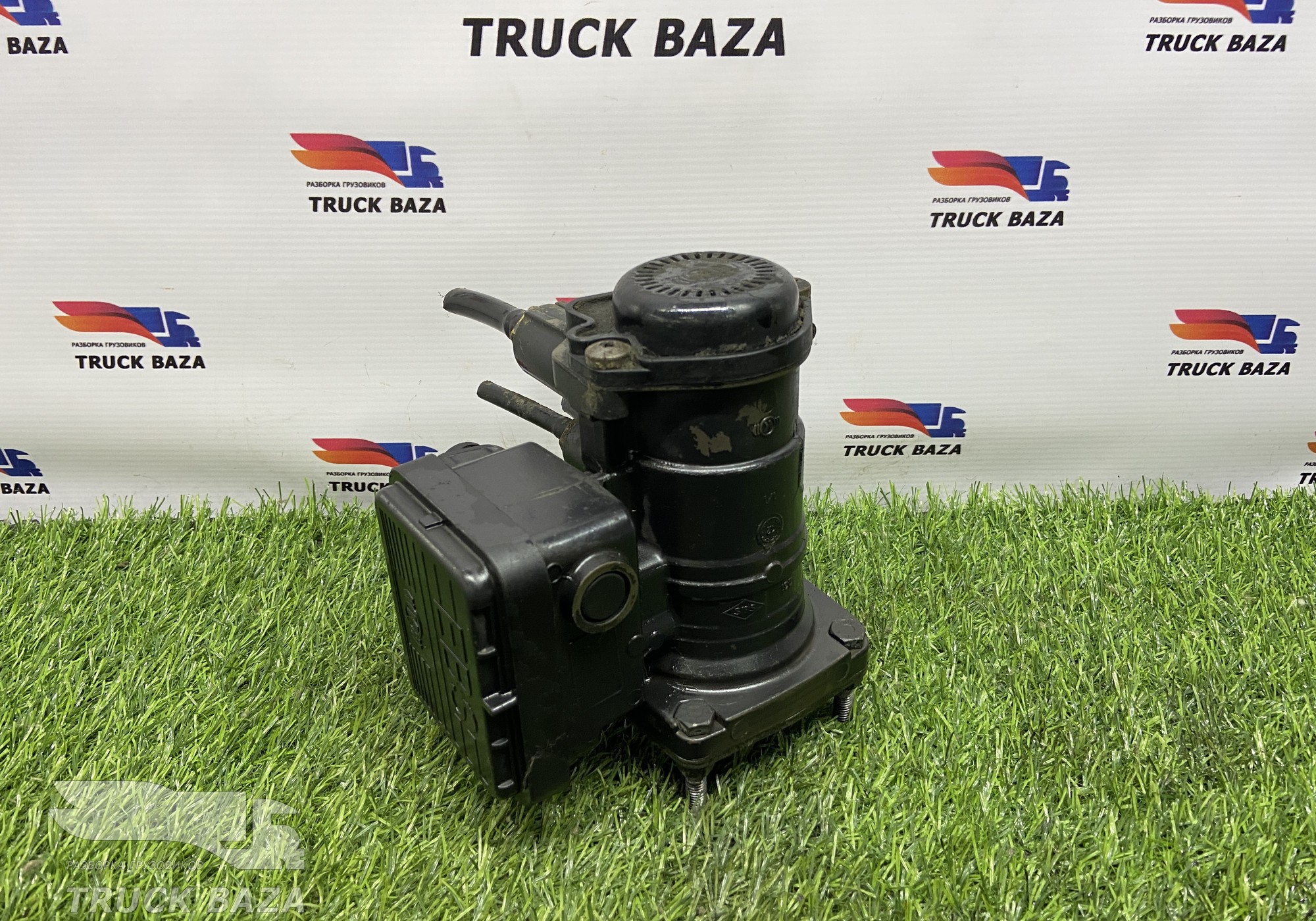 81523016213 Кран управления тормозами прицепа