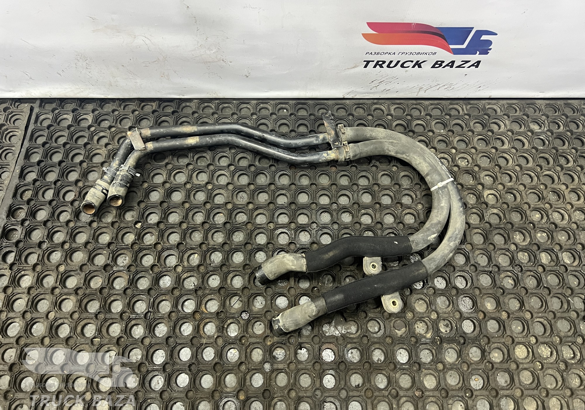 1689073 Патрубок отопителя