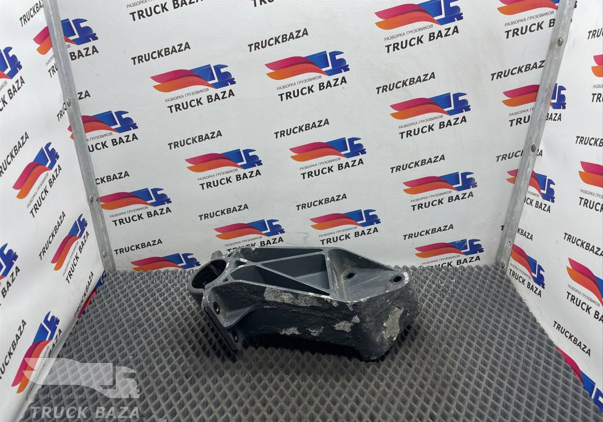 1371226 Кронштейн крепления крыла для Daf XF106 (с 2012)