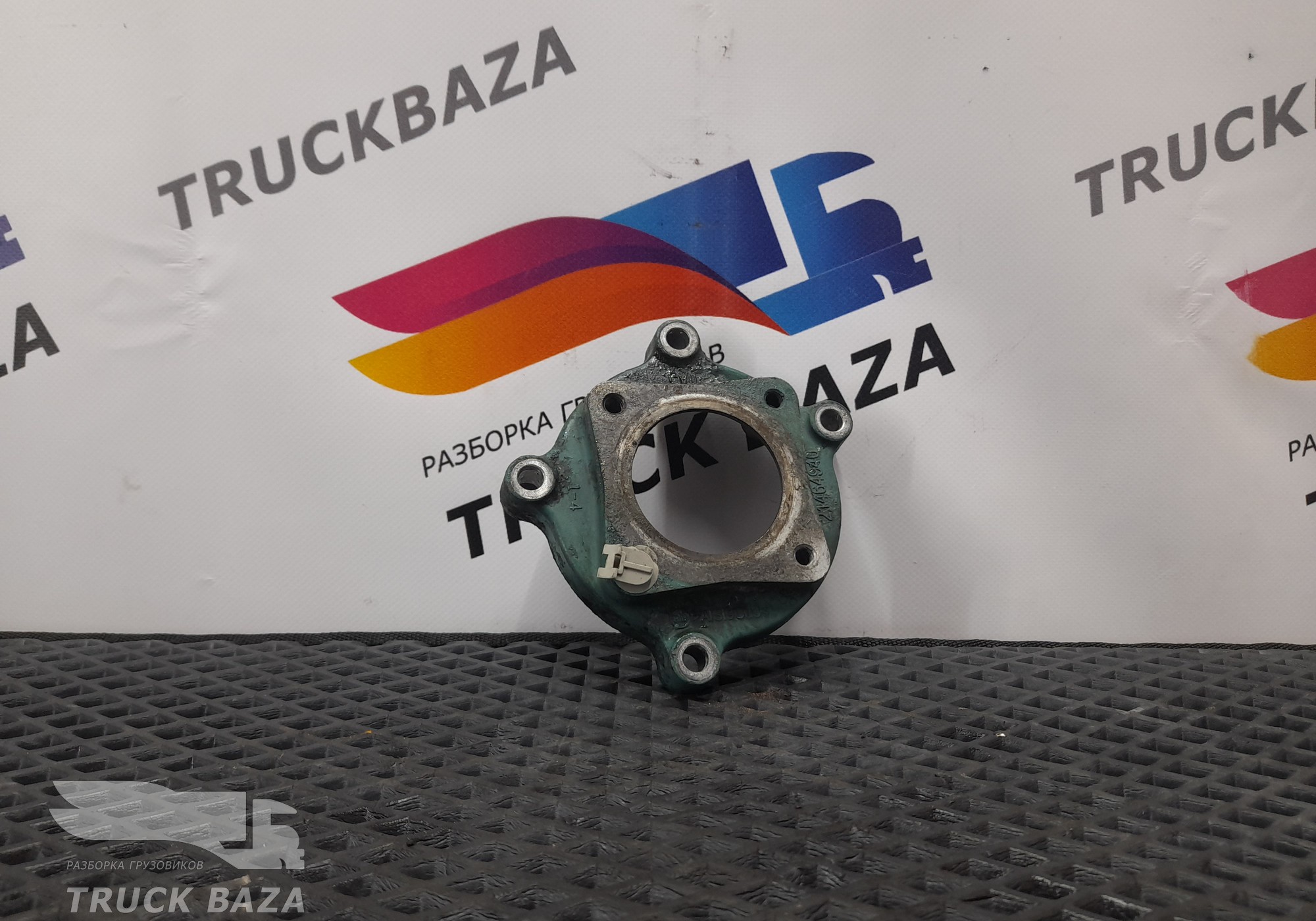7421464940 Крышка термостата для Volvo FM III (с 2013)