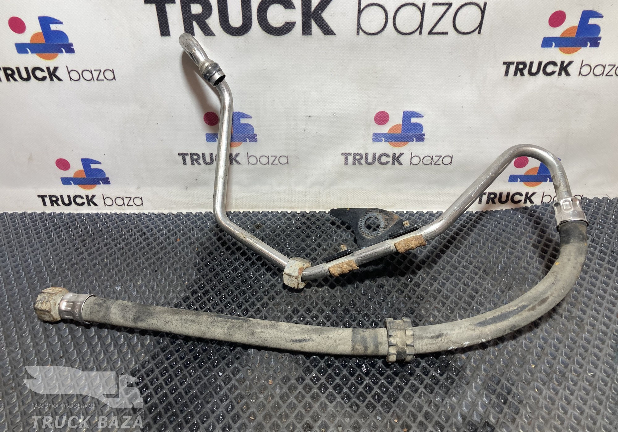 81512010415 Шланг тормозной передний левый