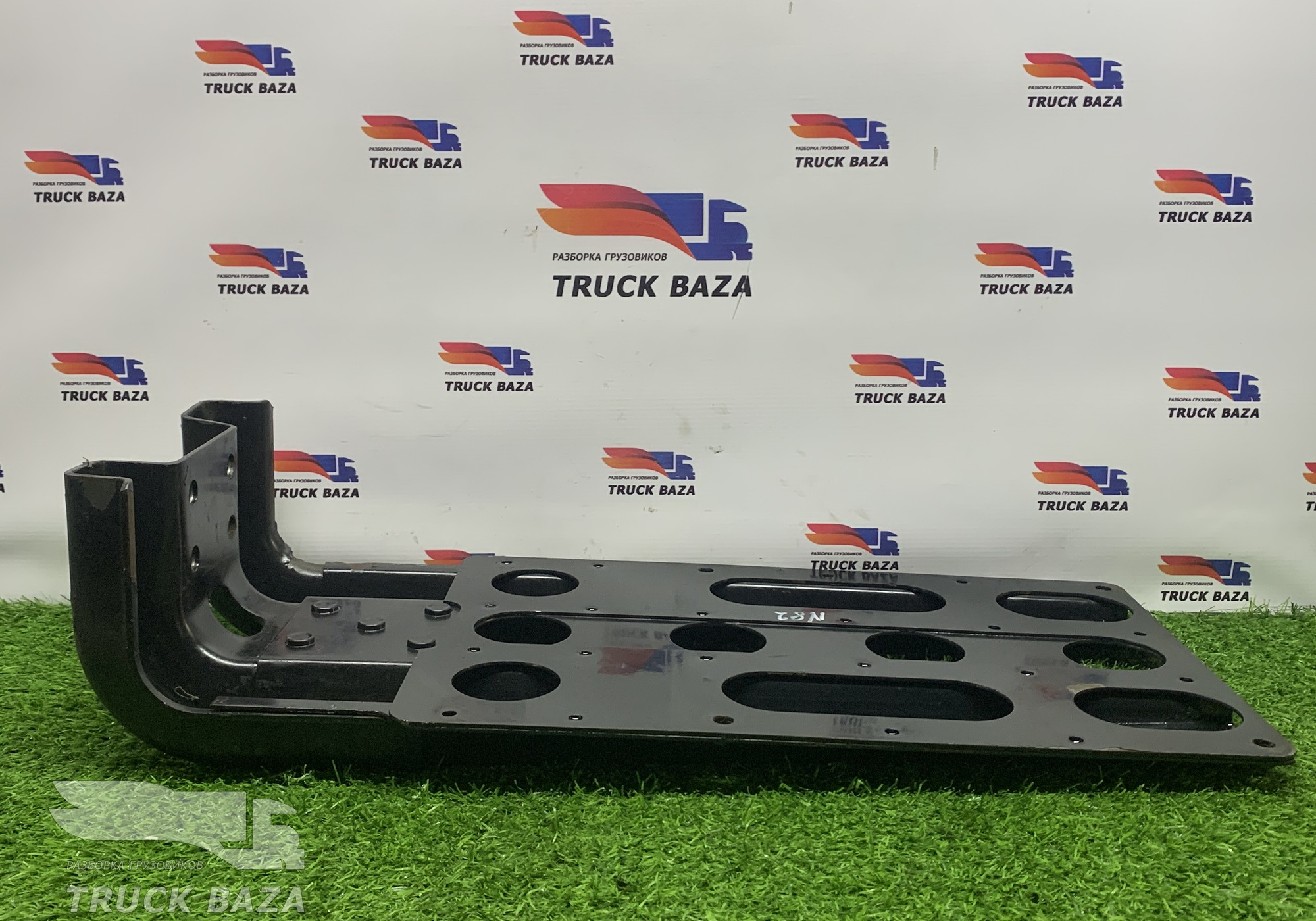 81612435430 Кронштейн крыла переднего