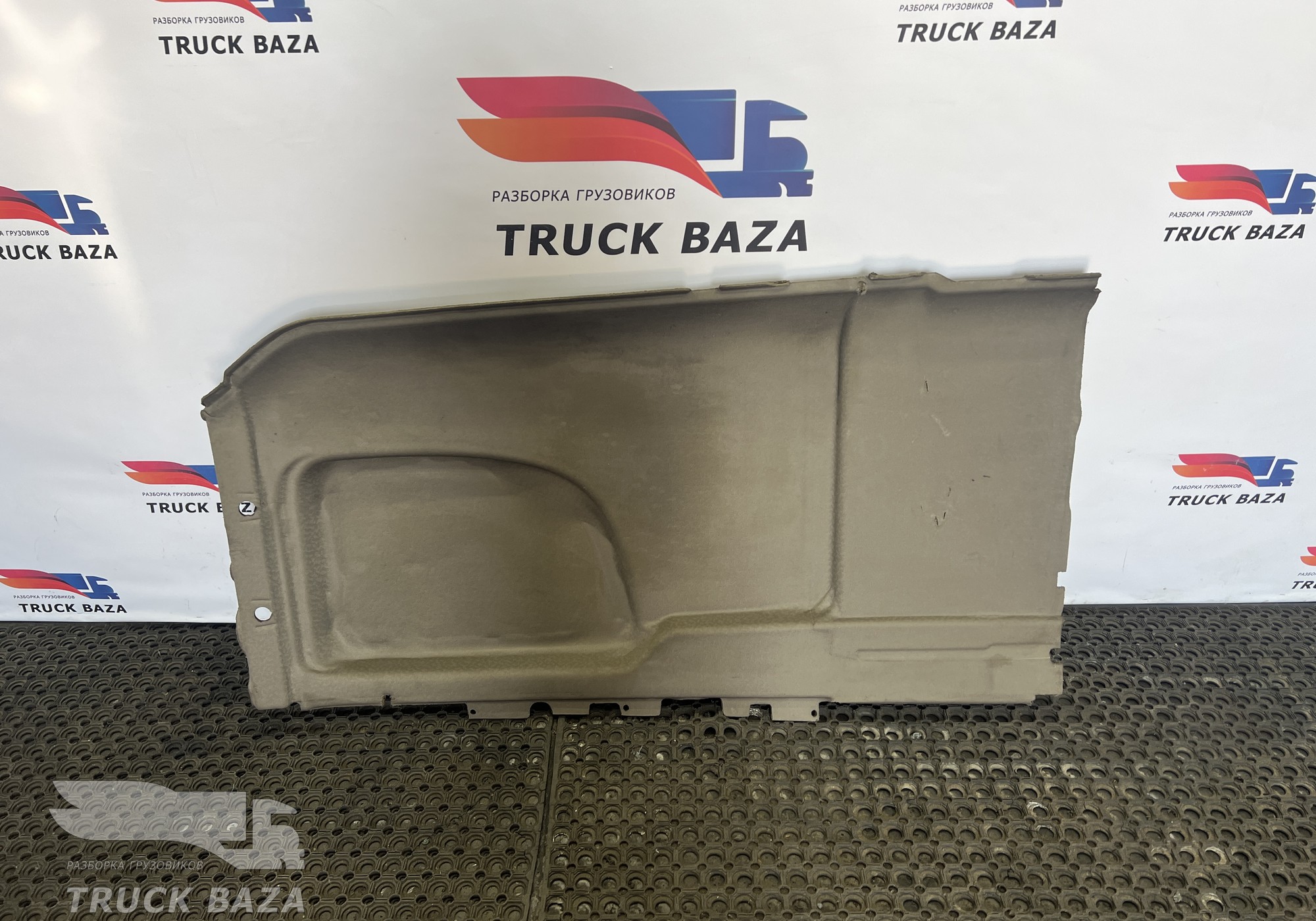 2087373 Обшивка правой стенки салона