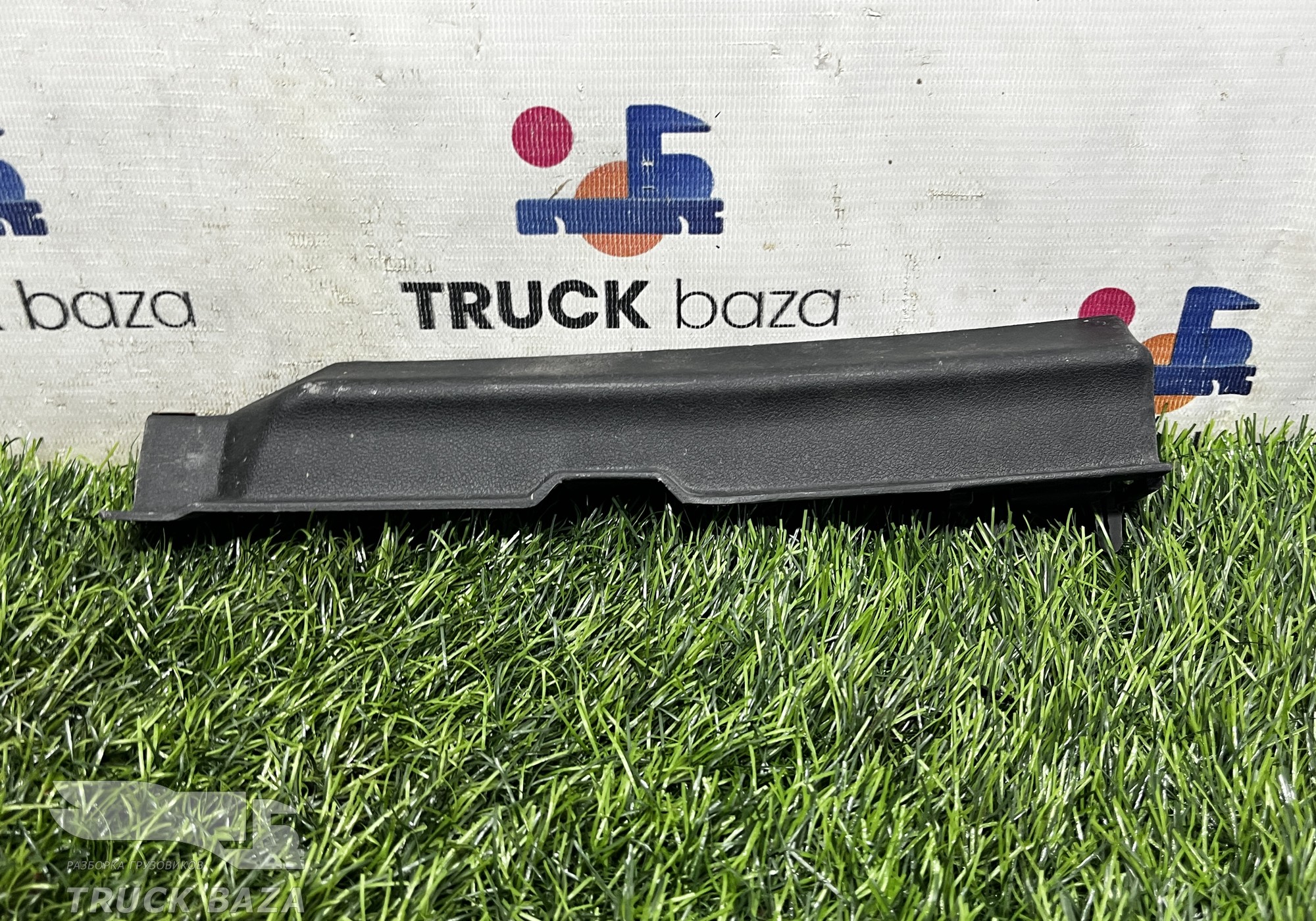 810W624300086 Накладка стойки кабины нижняя правая для Sinotruk Sitrak C7H