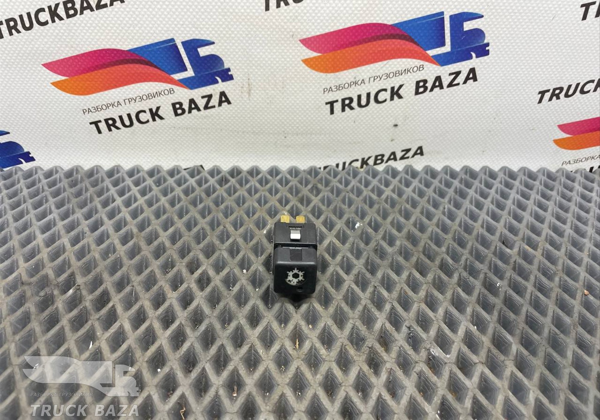 1435604 Кнопка кондиционера для Daf XF106 (с 2012)