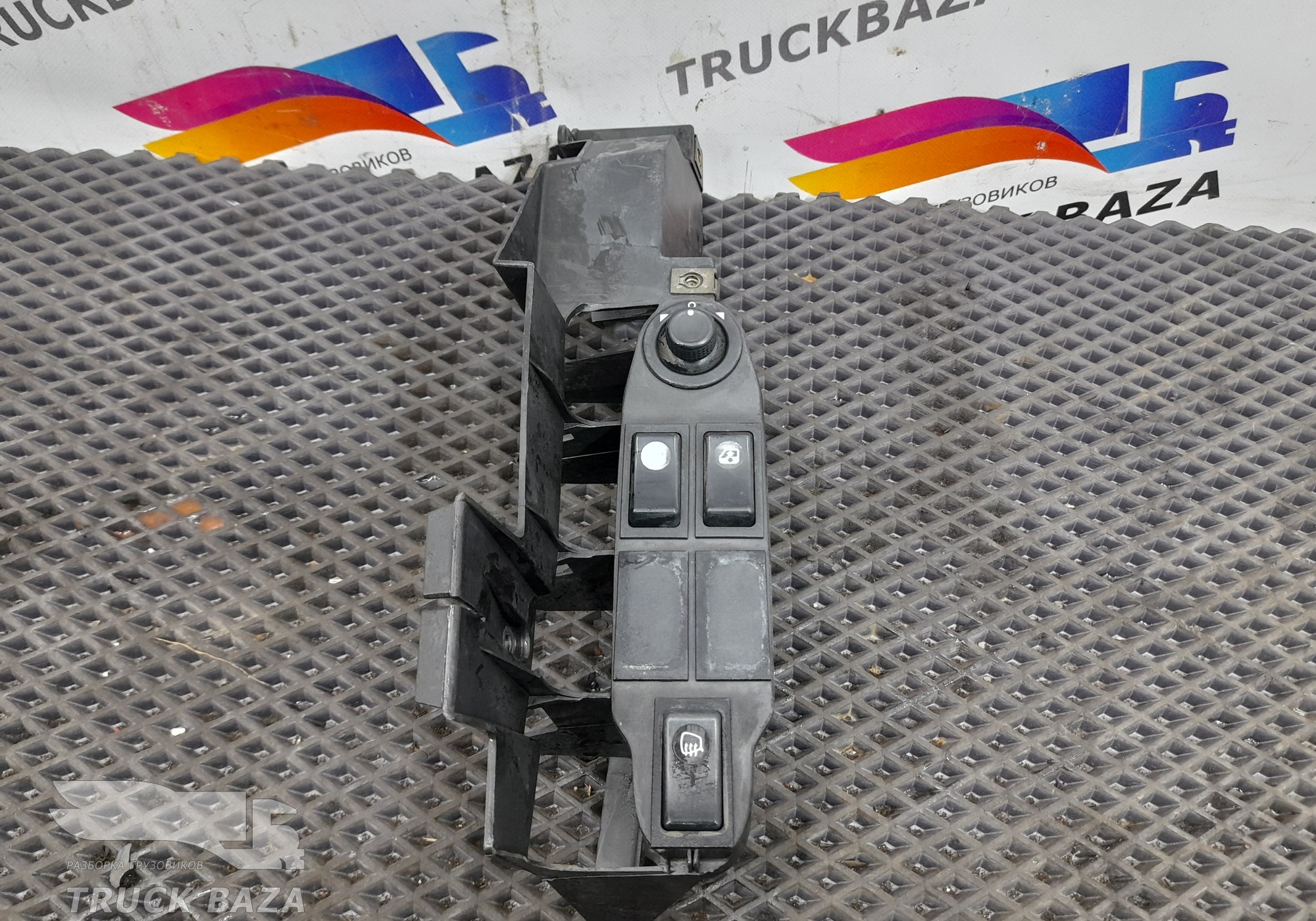 5010225939 Кронштейн ручки левый для Renault Magnum I (с 1990 по 1997)