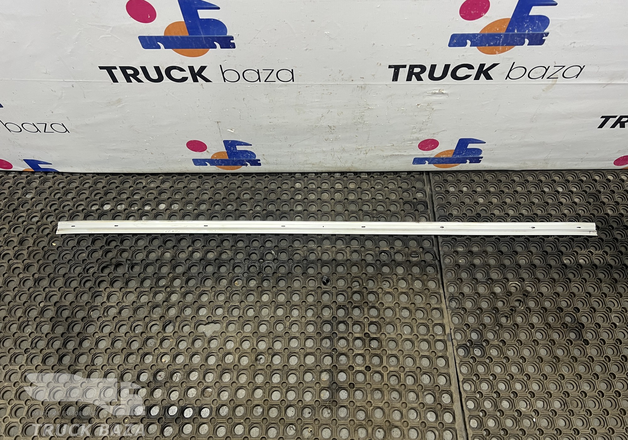 A9738120375 Направляющая шторки спальника для КАМАЗ 5490 (с 2013)