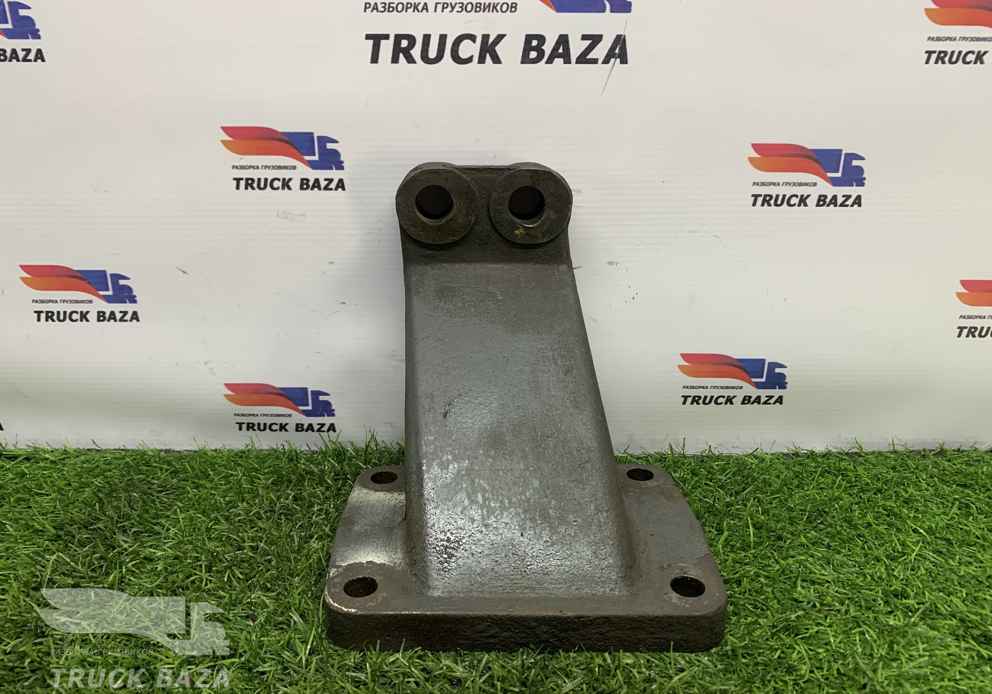 4572241307 Кронштейн двигателя передний левый