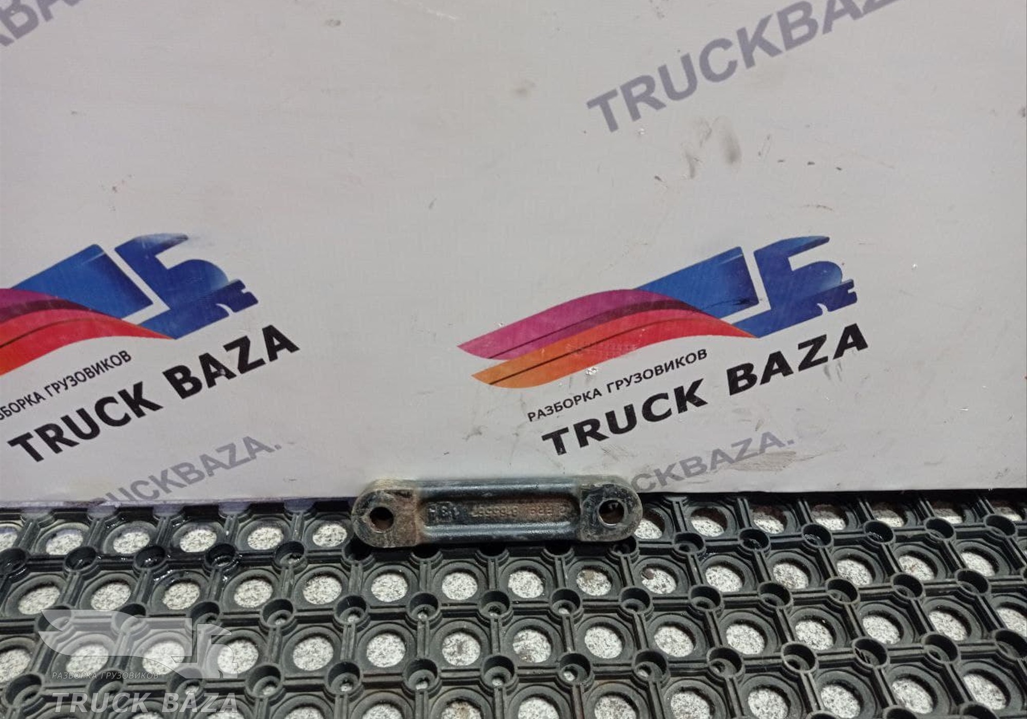 8165567 Проставка траверсы КПП для Iveco
