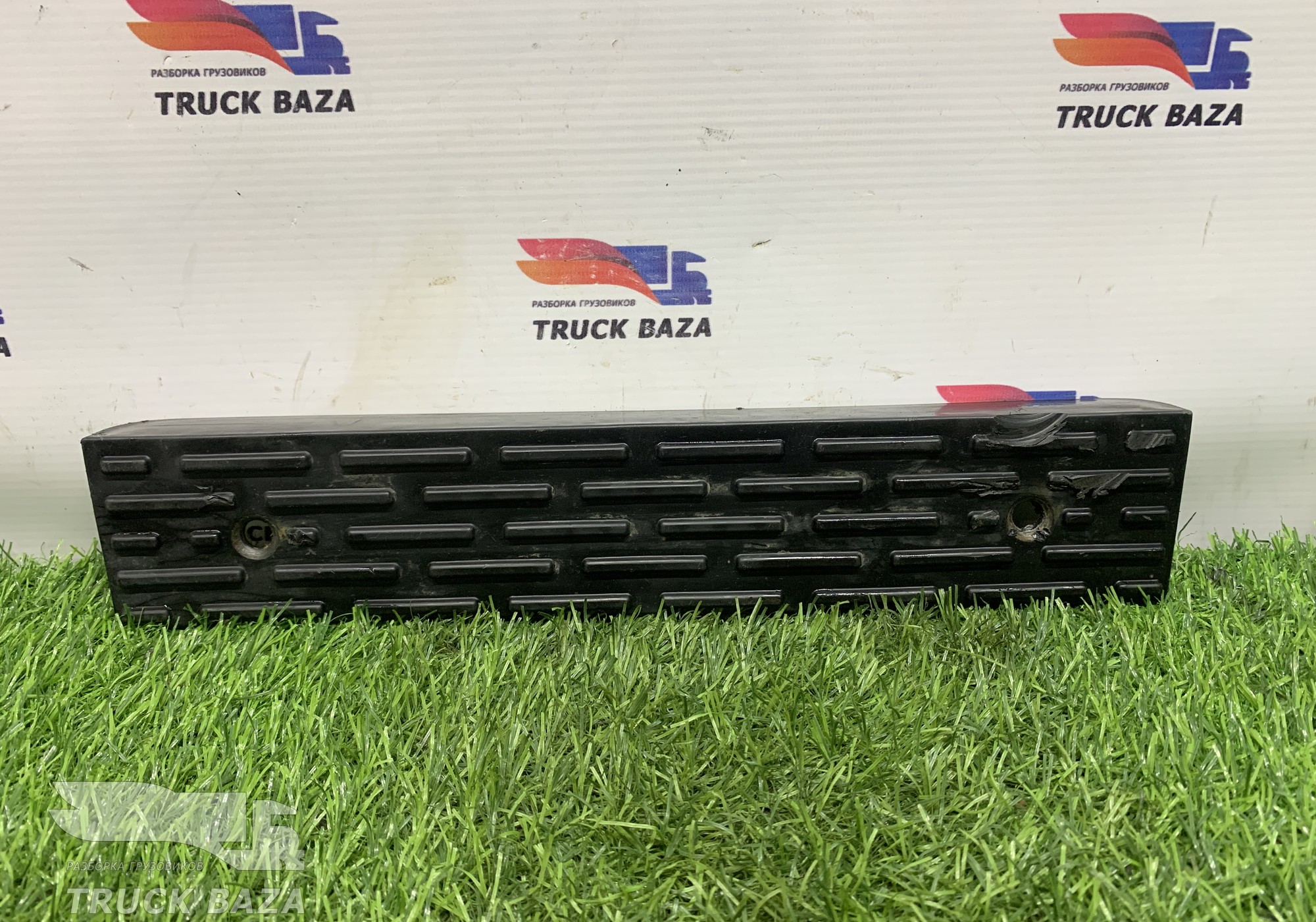 5490840541530 Накладка подножки для КАМАЗ 54901